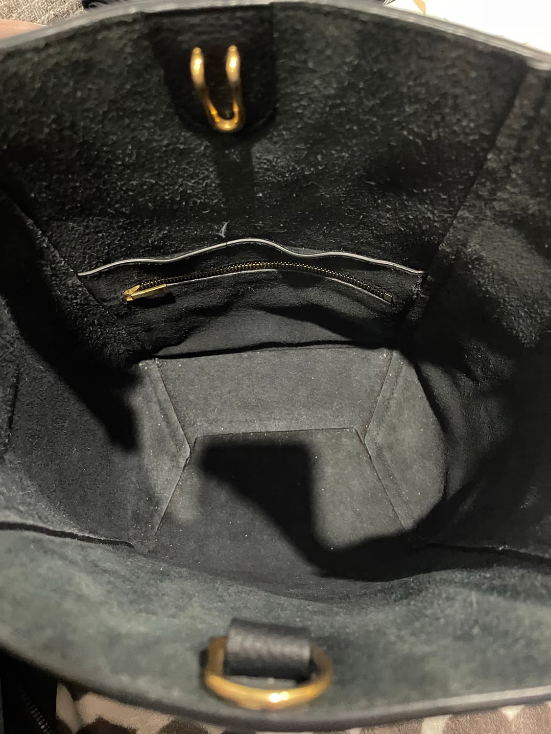 셀린느 상글 스몰 버킷백 블랙 정품 상품이미지7