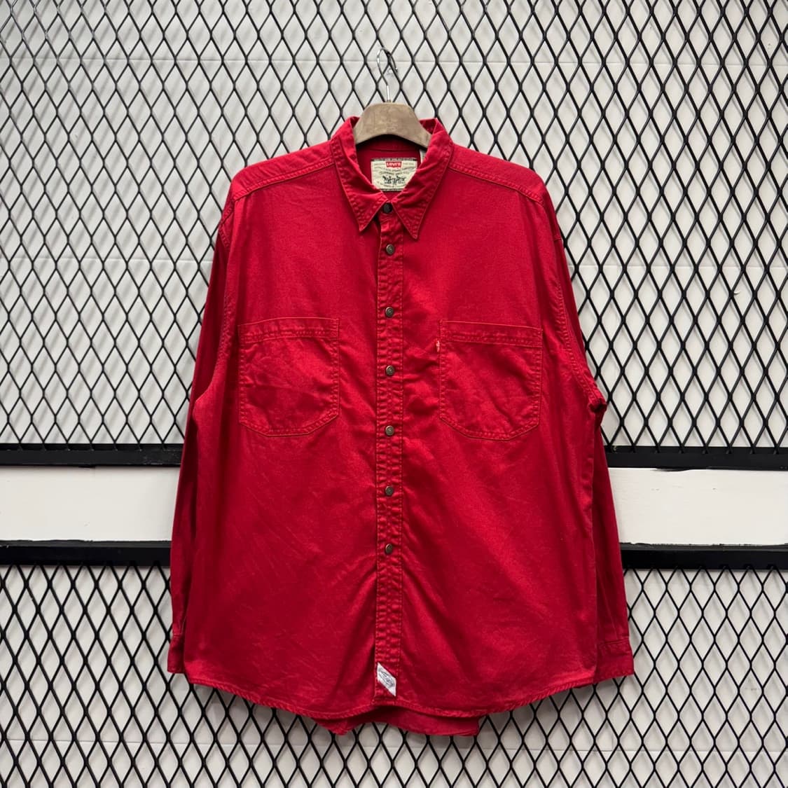리바이스 솔리드 긴팔 셔츠 투포켓 디테일 루즈핏 레드 상품이미지1