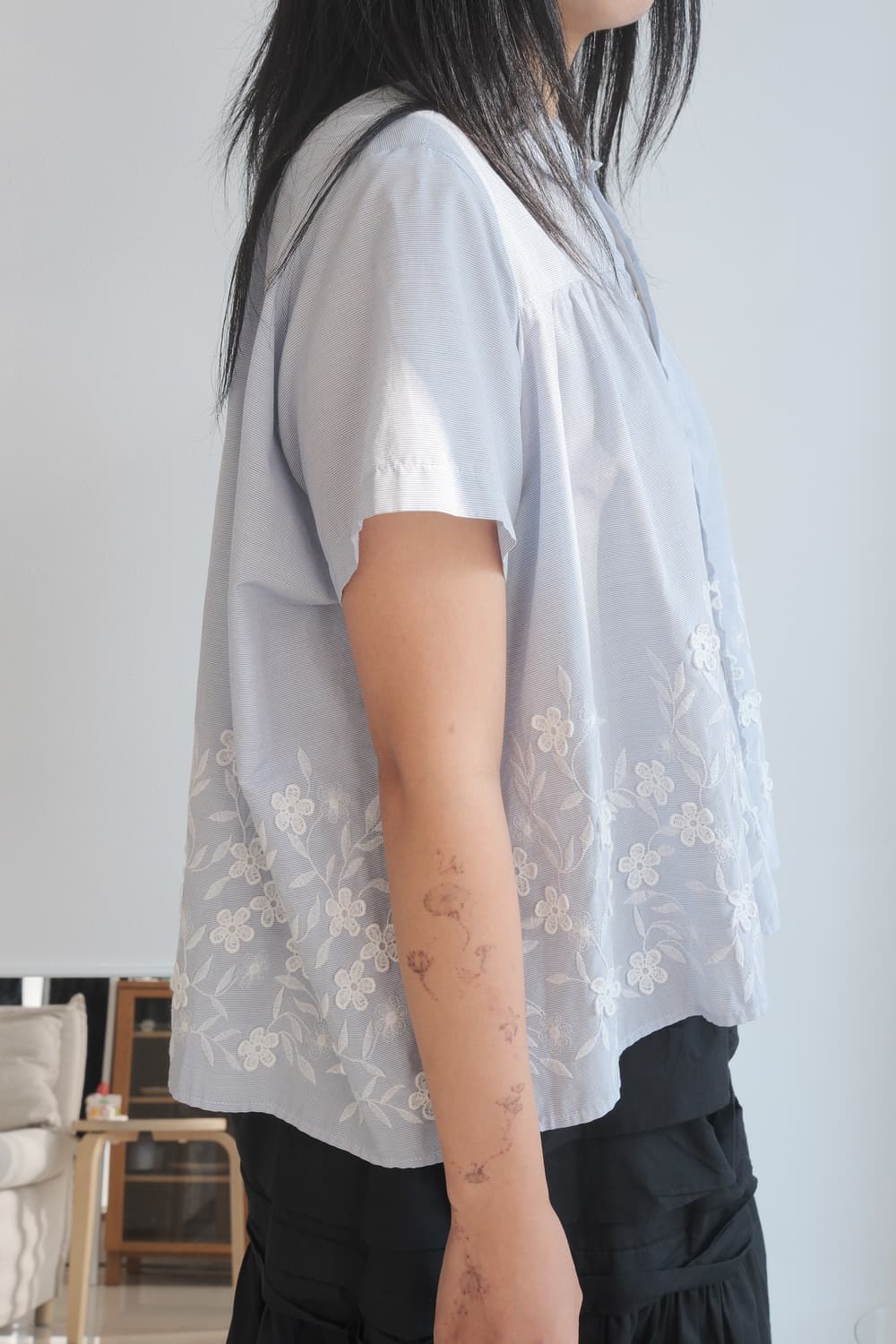 Flower embroidered stripe top 상품이미지3