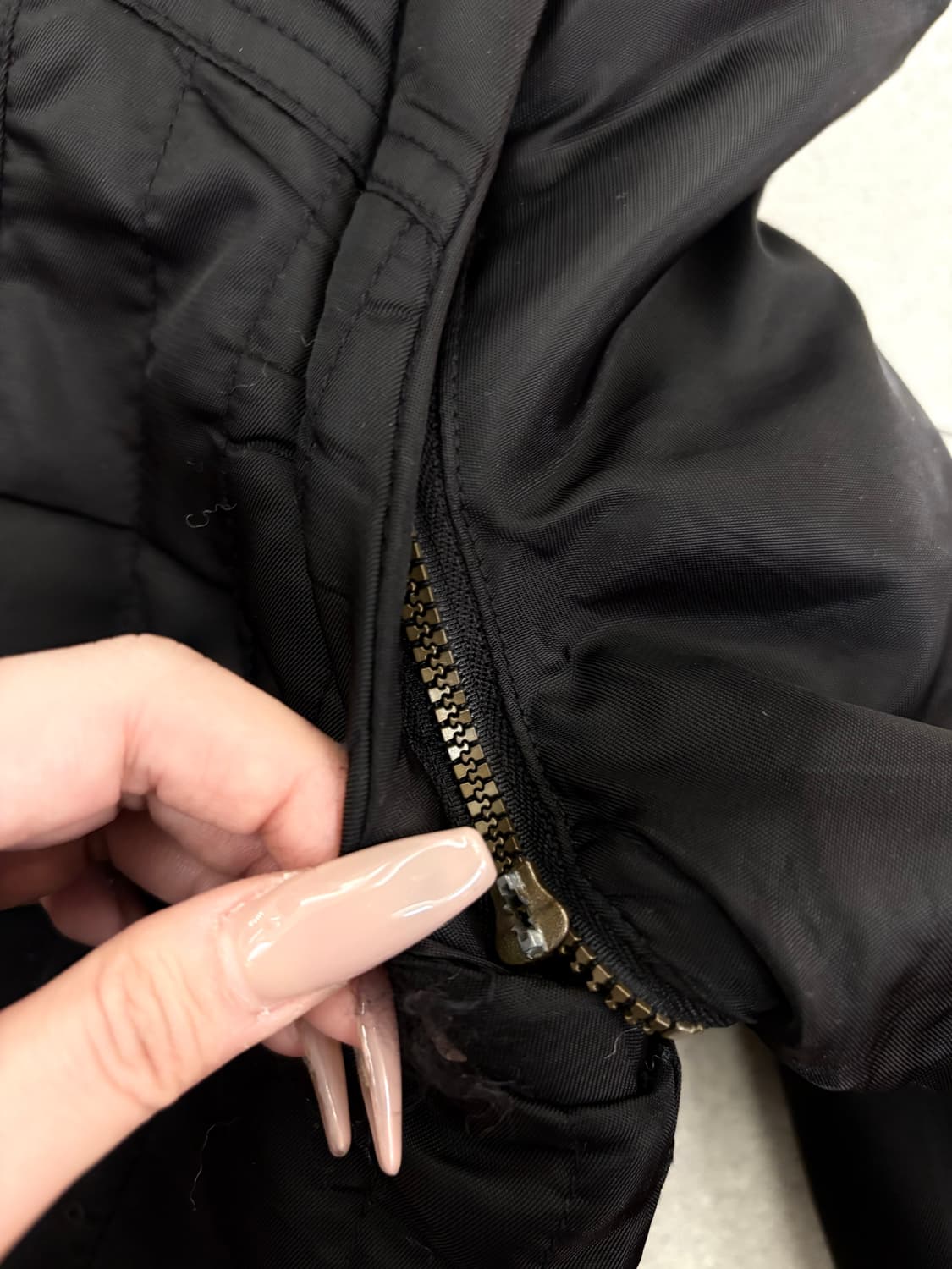 블랙 숏 투웨이 퍼 패딩 상품이미지10