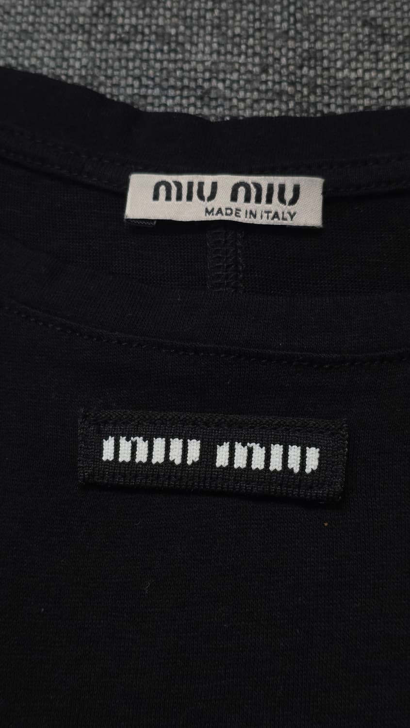 miumiu 미우미우 로고포인트 블랙 기본 라운드 긴팔티 상품이미지1