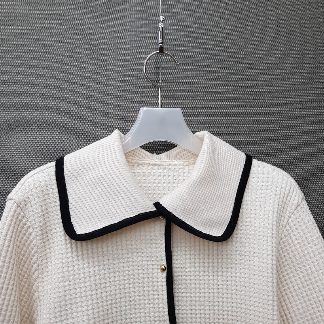 한섬 SJSJ 2022 블랙 파이핑 카라 니트 가디건 76-90-155 상품이미지3