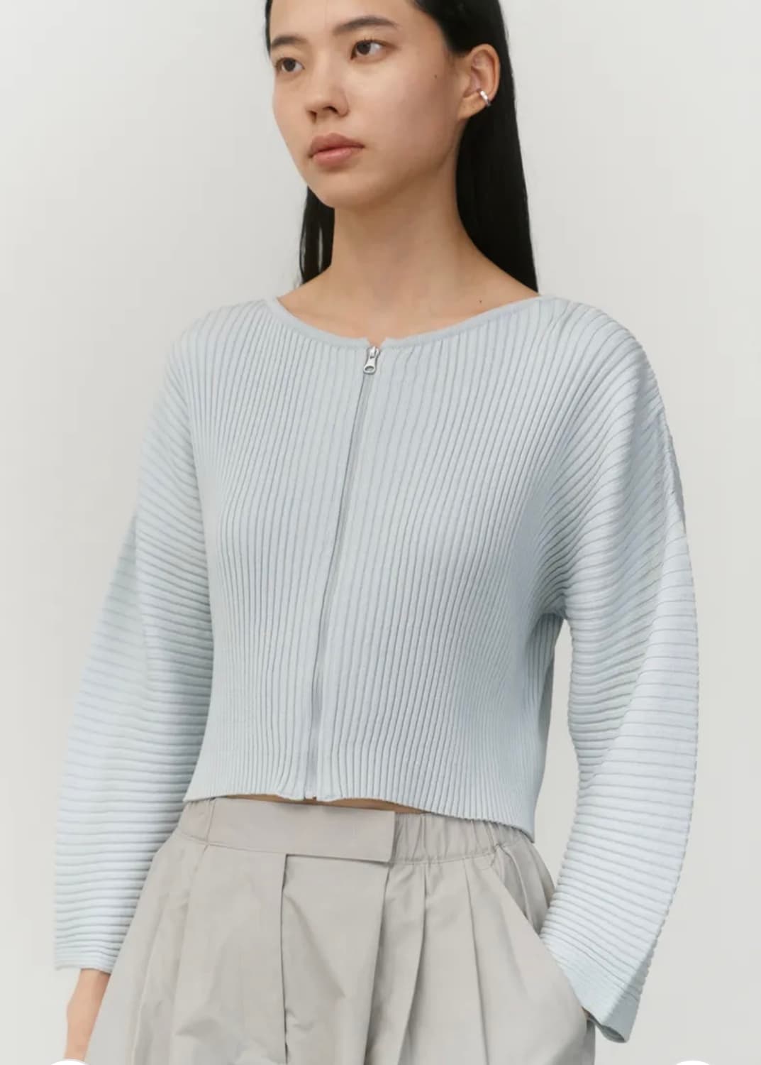 (화이트컬러) 아모멘토 리브드 크롭 집업 가디건 화이트 상품이미지2