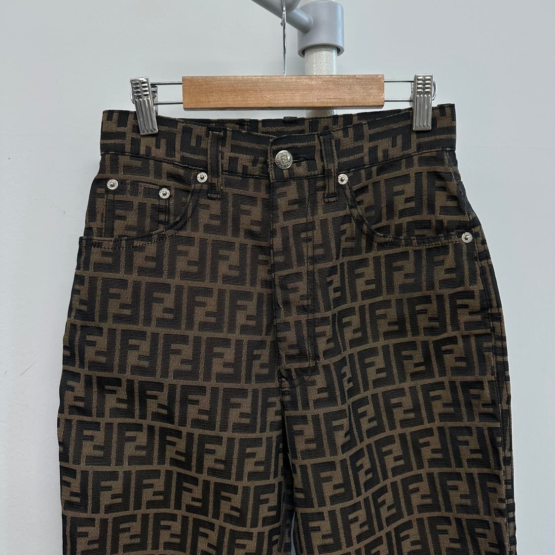 펜디 주카 로고 팬츠 상품이미지3