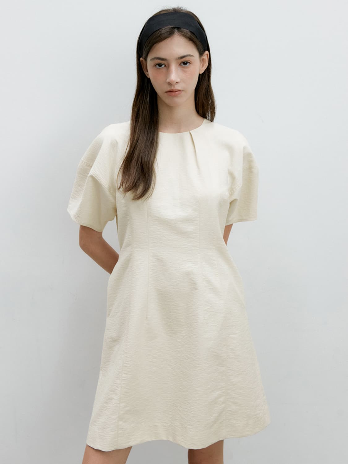 오떼뜨(octette) 볼륨 슬리브 미니 원피스 아이보리 상품이미지1