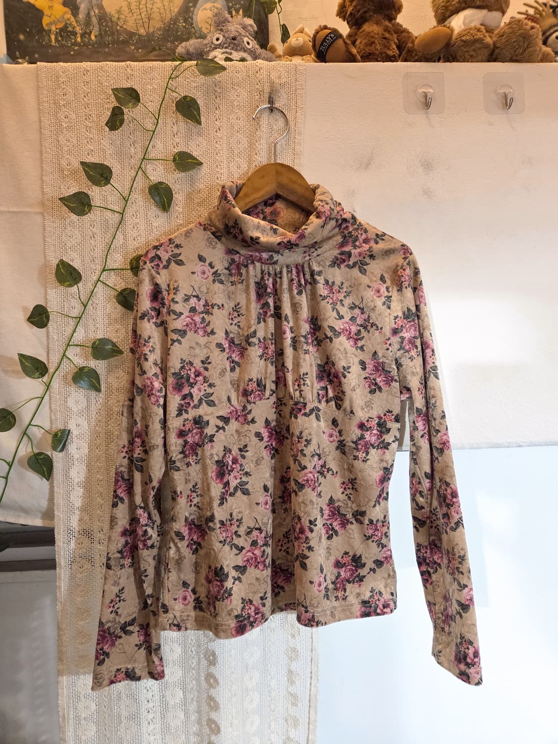 플라워 벨벳 목폴라 슬리브 상품이미지1