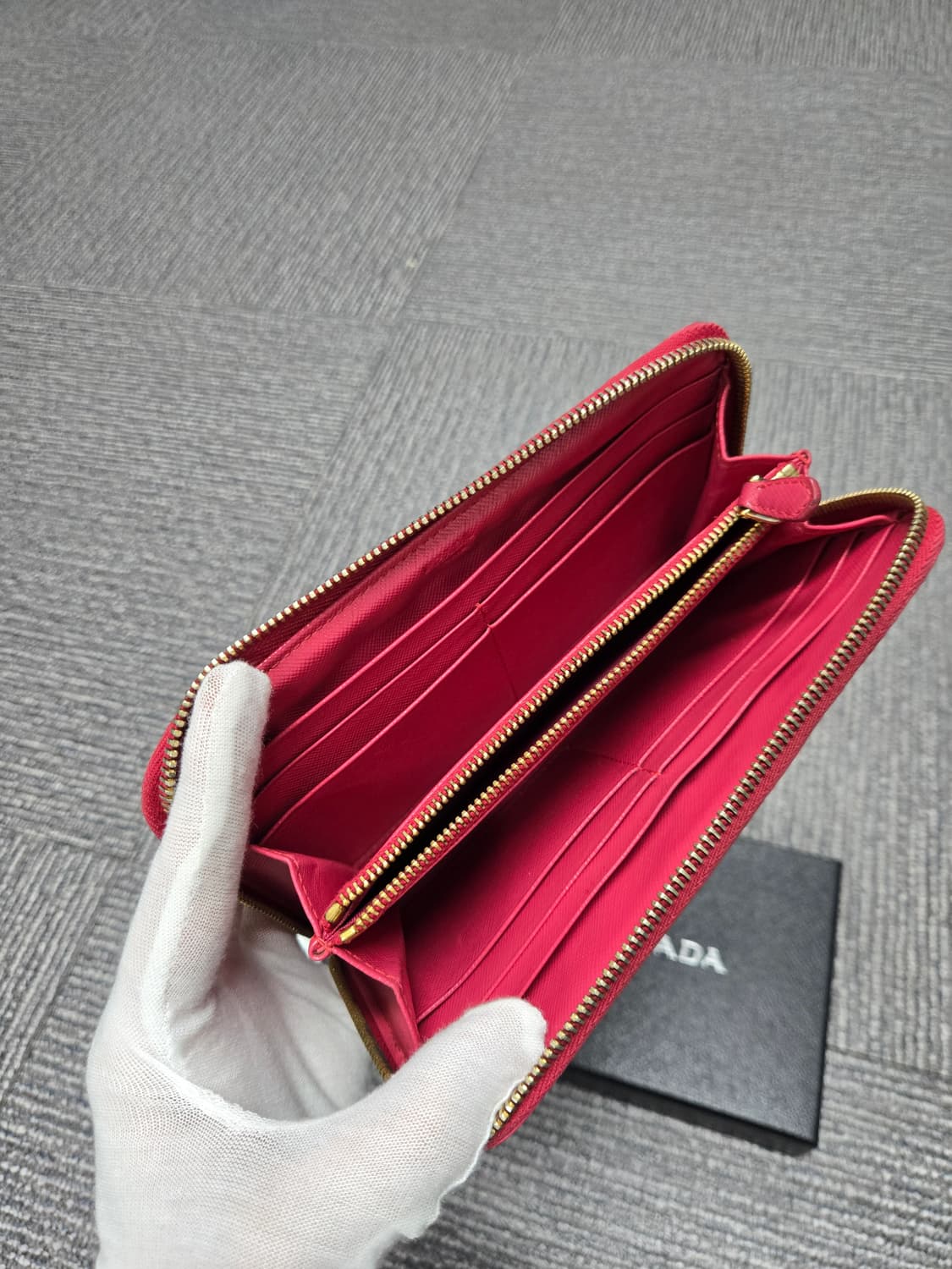 [특가][정품] 프라다 사피아노 지퍼돌이 장지갑 상품이미지6