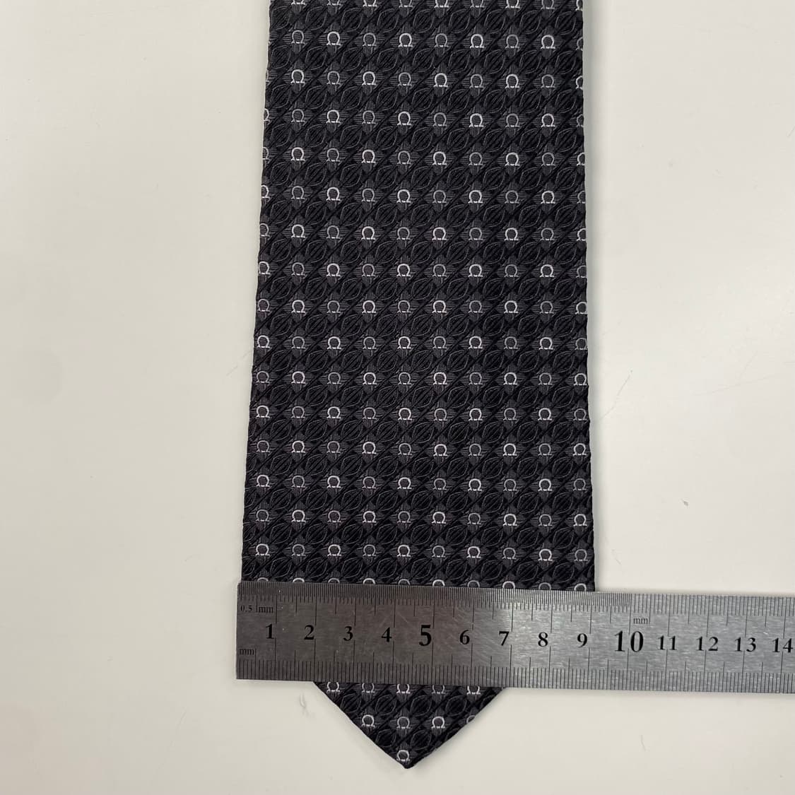 페레가모(Ferragamo) 모노그램 블랙 명품 정품넥타이 상품이미지8