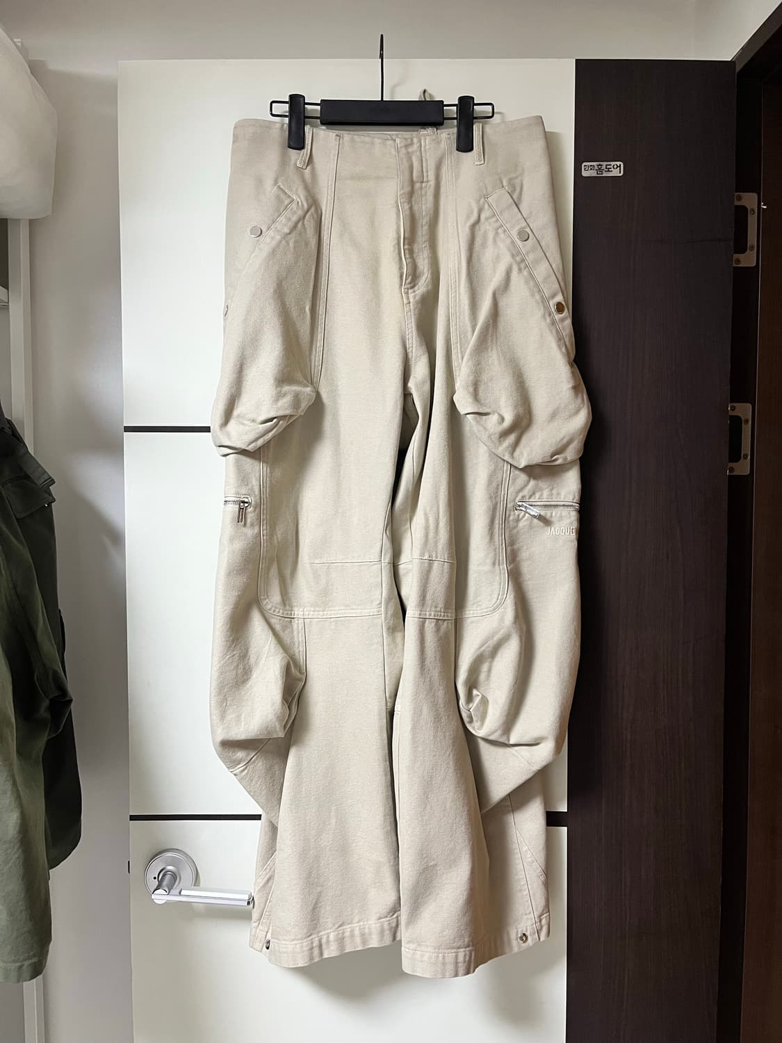자크뮈스 크로아상 카고 팬츠 상품이미지4