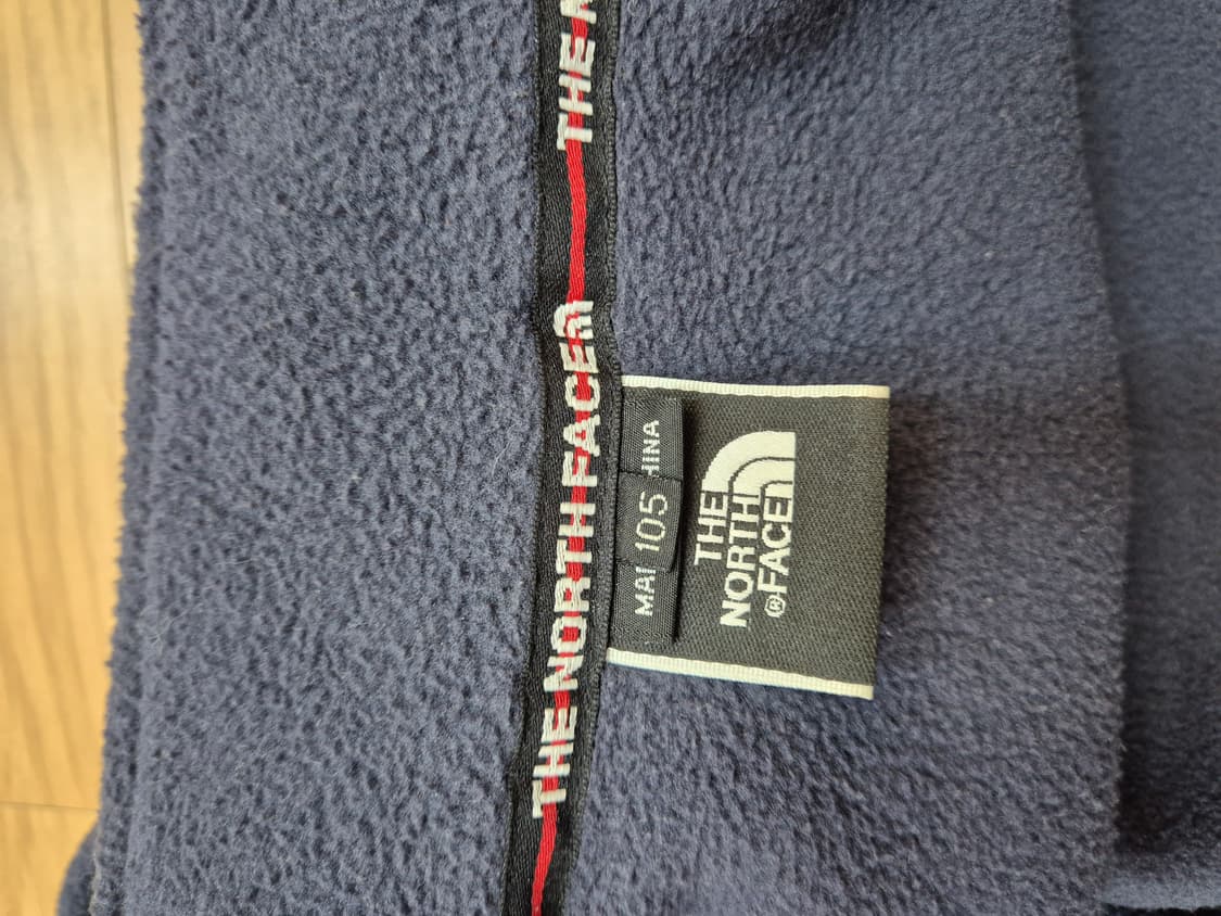네이비 색상 노스페이스 플리스 자켓입니다. 사이즈는 XL(105)이고,  상품이미지5