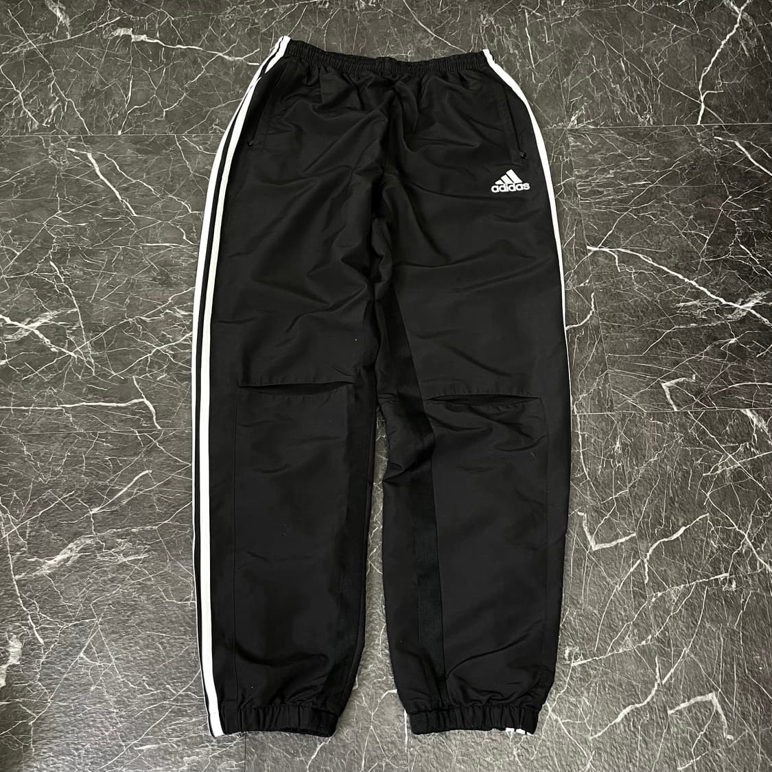 아디다스 블랙 삼선 와이드 조거 트랙팬츠 상품이미지4