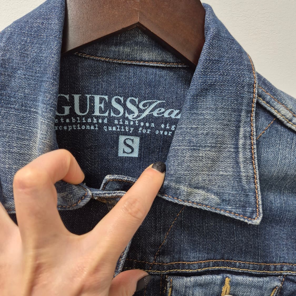 게스 Y2K 워싱 데님 트러커 자켓 S 상품이미지4