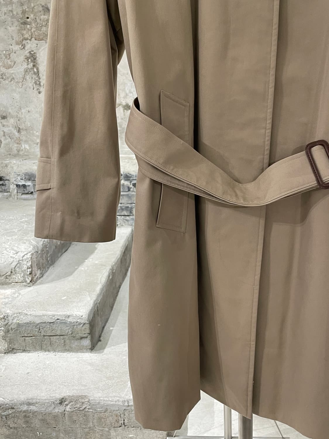 버버리 베이지 히든 버튼 벨티드 코튼 코트 상품이미지4