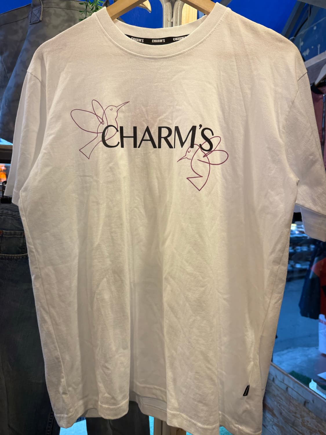 참스 x 뱀뱀 시그니처 로고 화이트 반팔 티셔츠 상품이미지1