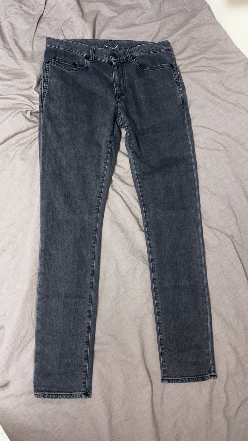 생로랑 18시즌 흑청 데님 30사이즈 상품이미지2