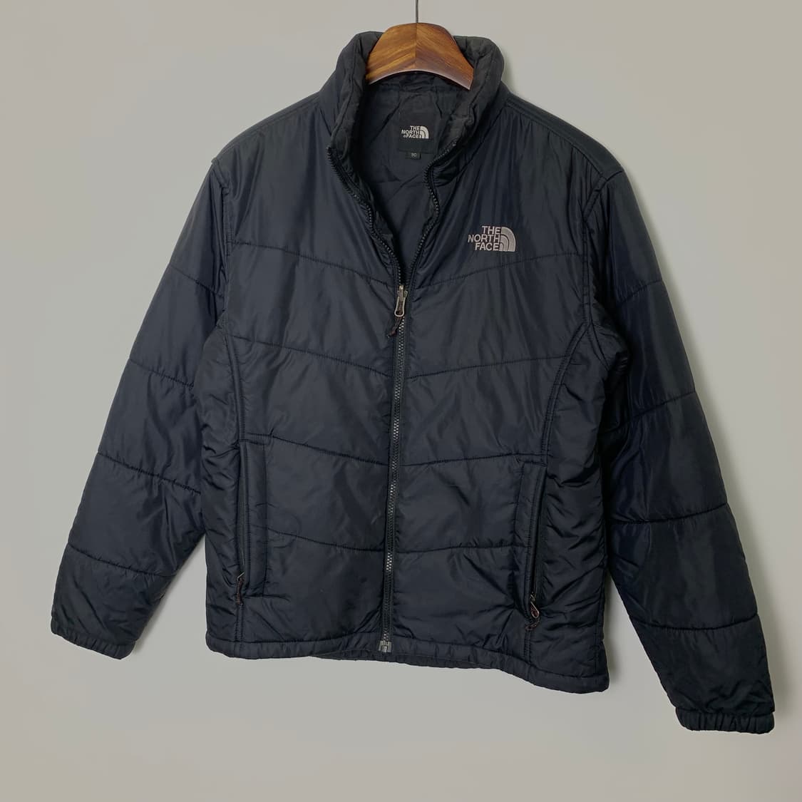 노스페이스 자수로고 블랙 경량 패딩 상품이미지2