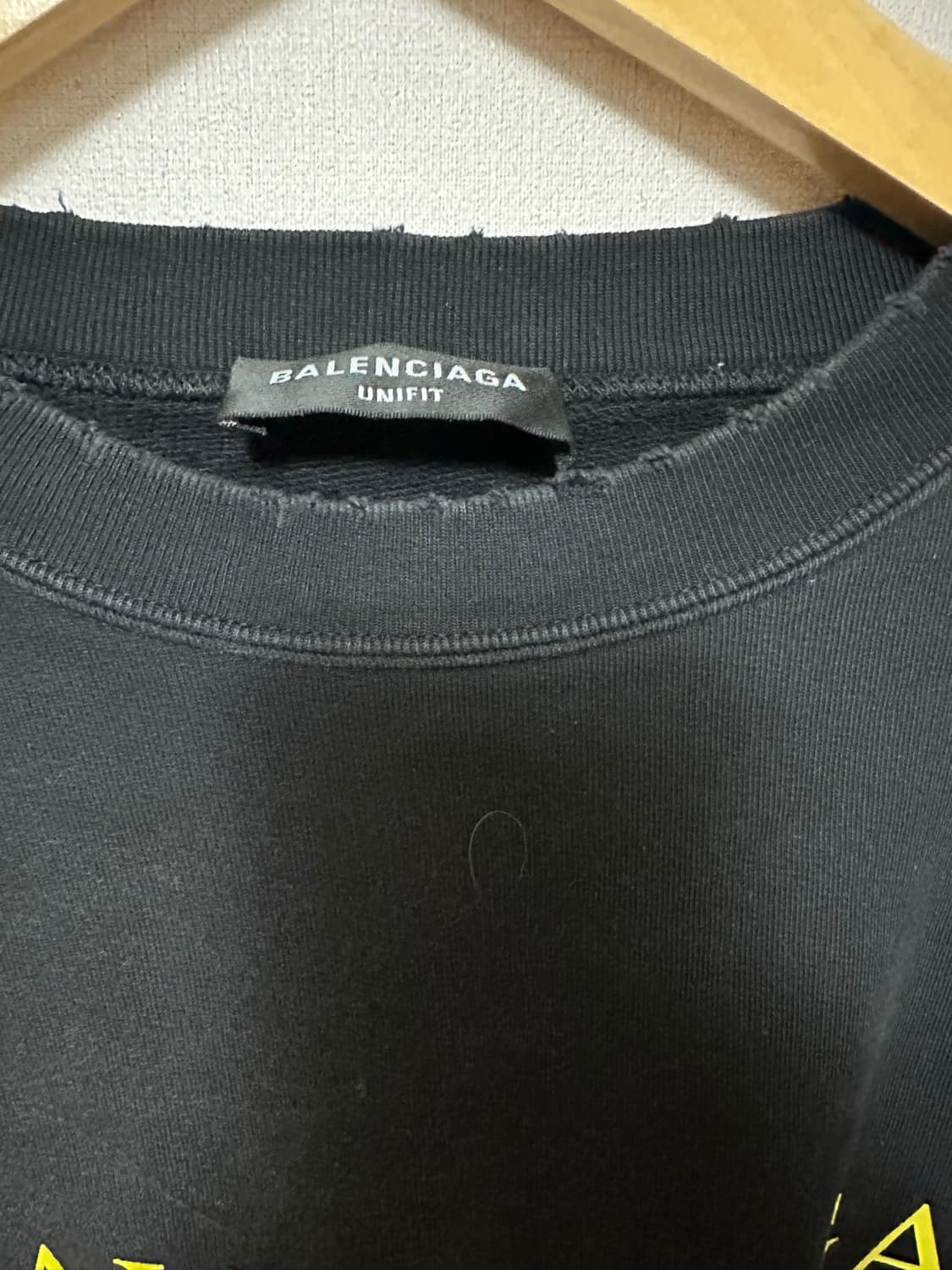 (탭만 땐 새제품) 발렌시아가 22FW 데미지 워싱 맨투맨 M사이즈 상품이미지3