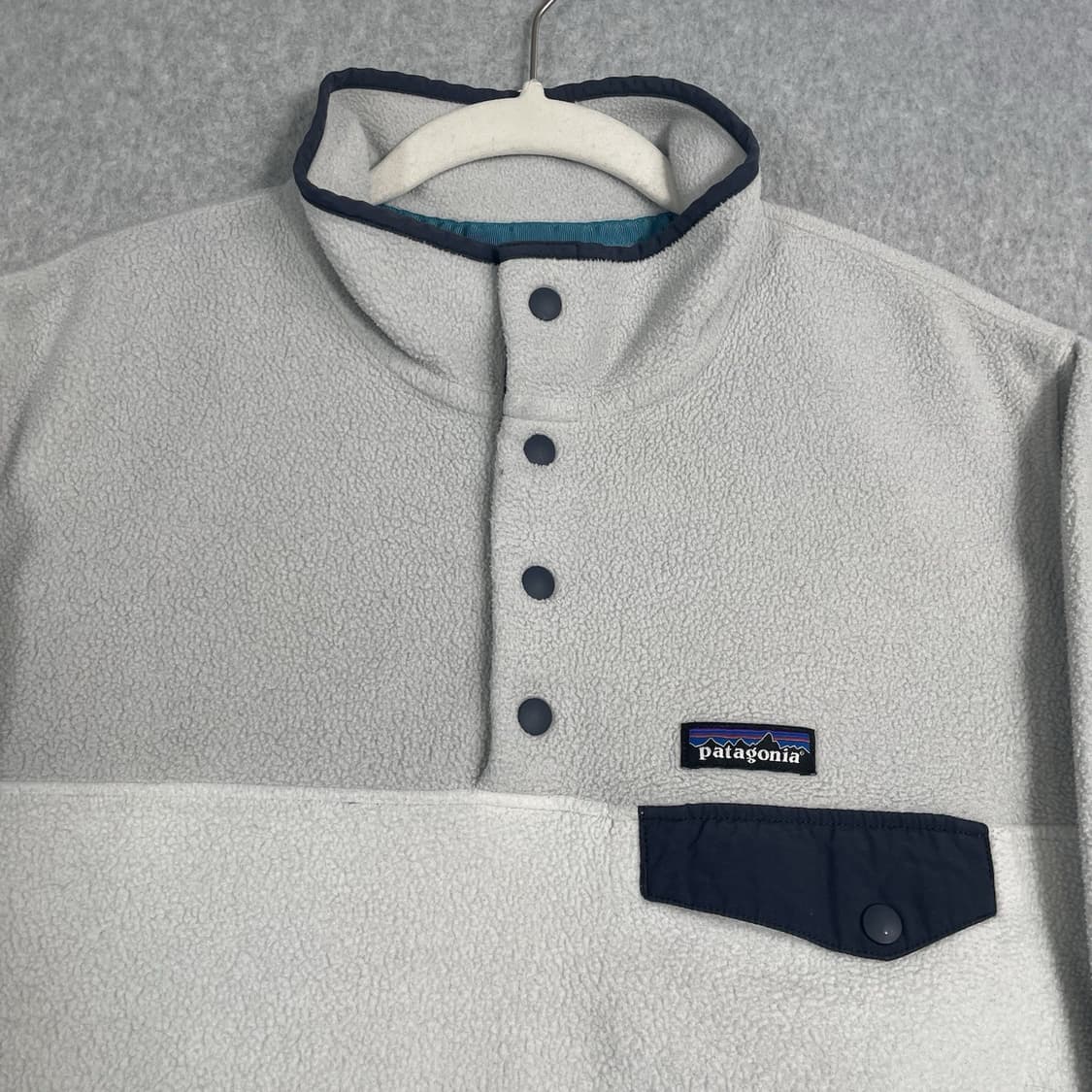 17FW 파타고니아 신칠라 스냅-T 회색/흰색 상품이미지2