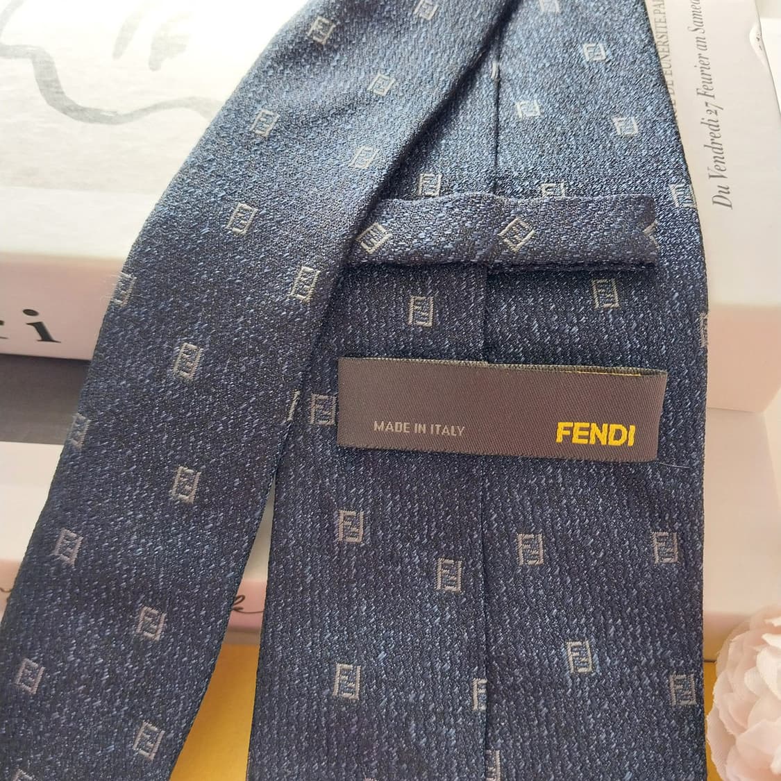 펜디 실크 네이비 주카 로고 넥타이 9cm A등급 K1330
 상품이미지6