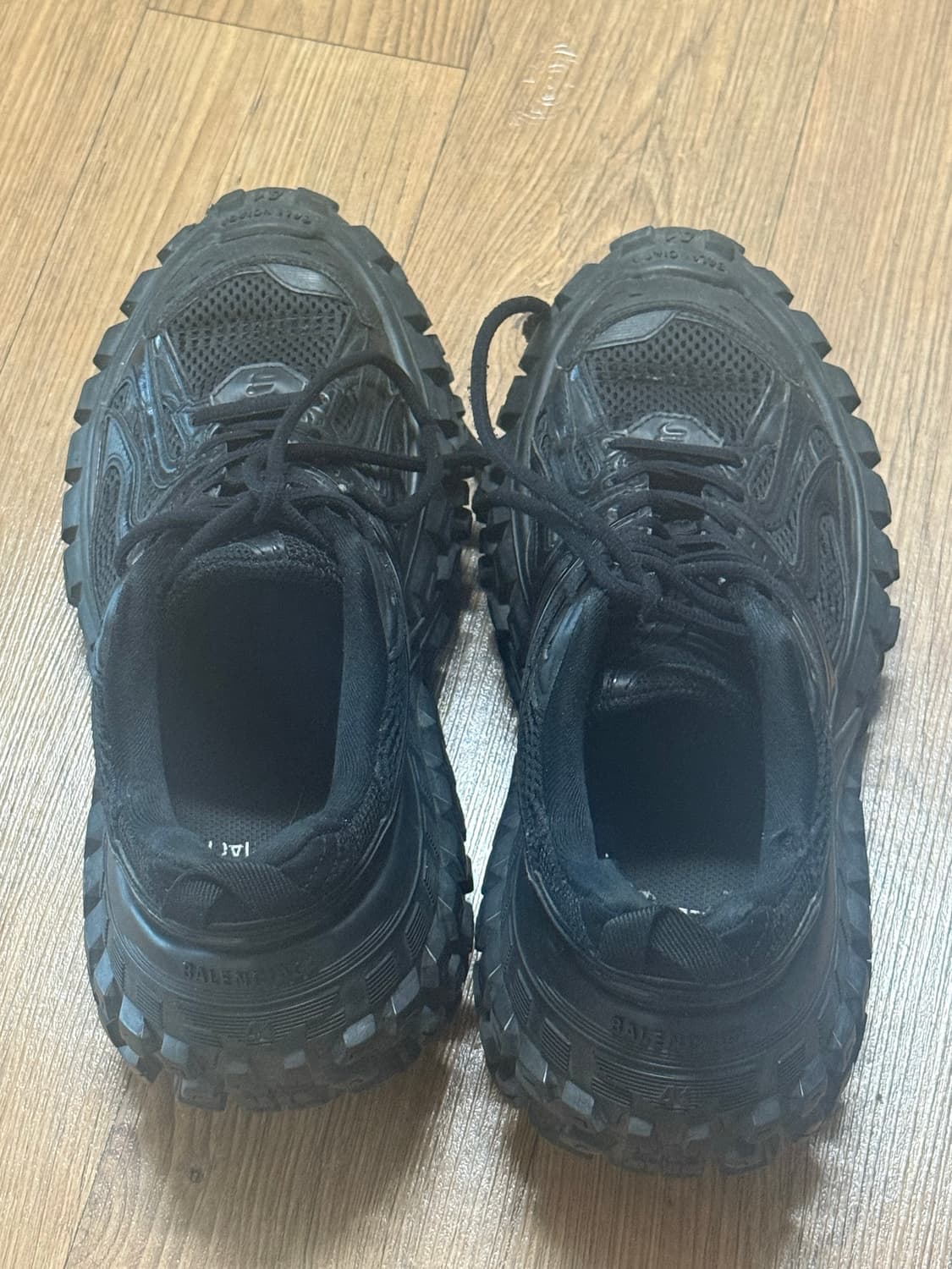 발렌시아가 디펜더 41사이즈 상품이미지3