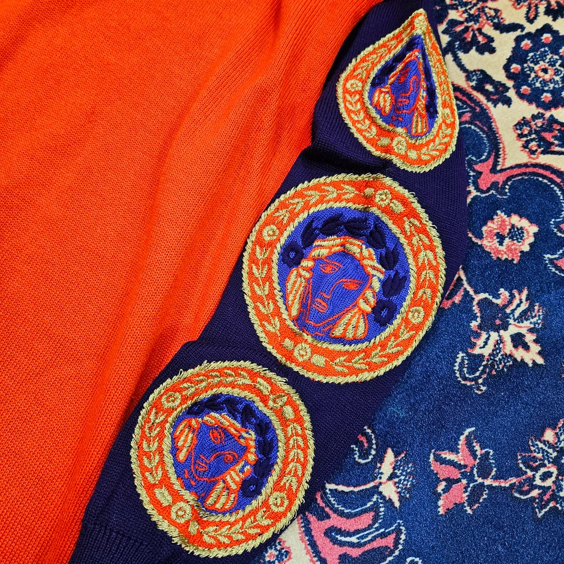 지아니 베르사체 시그니쳐 메두사 패지드 하이넥 울 니트 42 상품이미지2