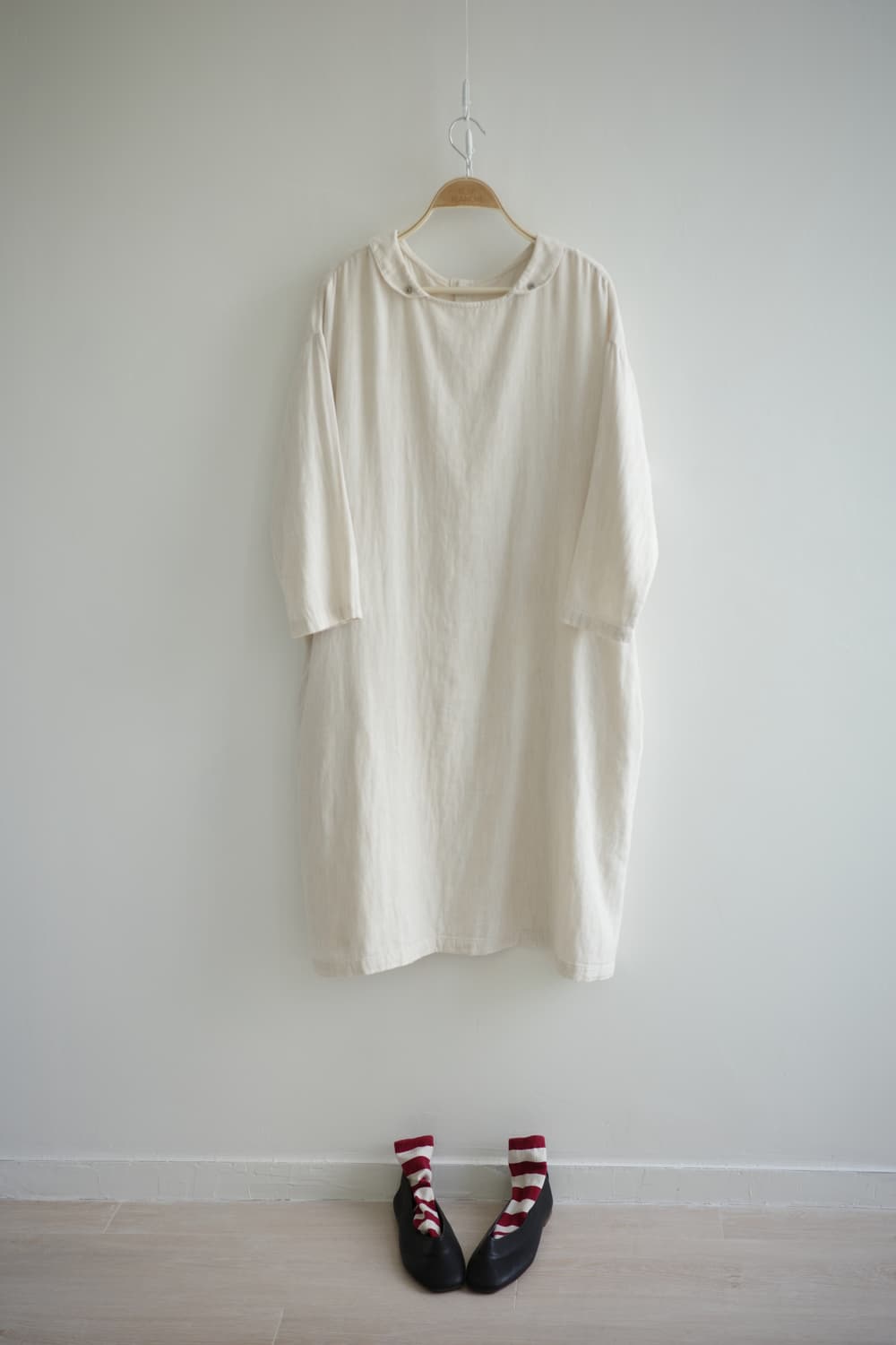 Niko and 
• 오트밀 둥근카라 코튼 원피스 상품이미지2