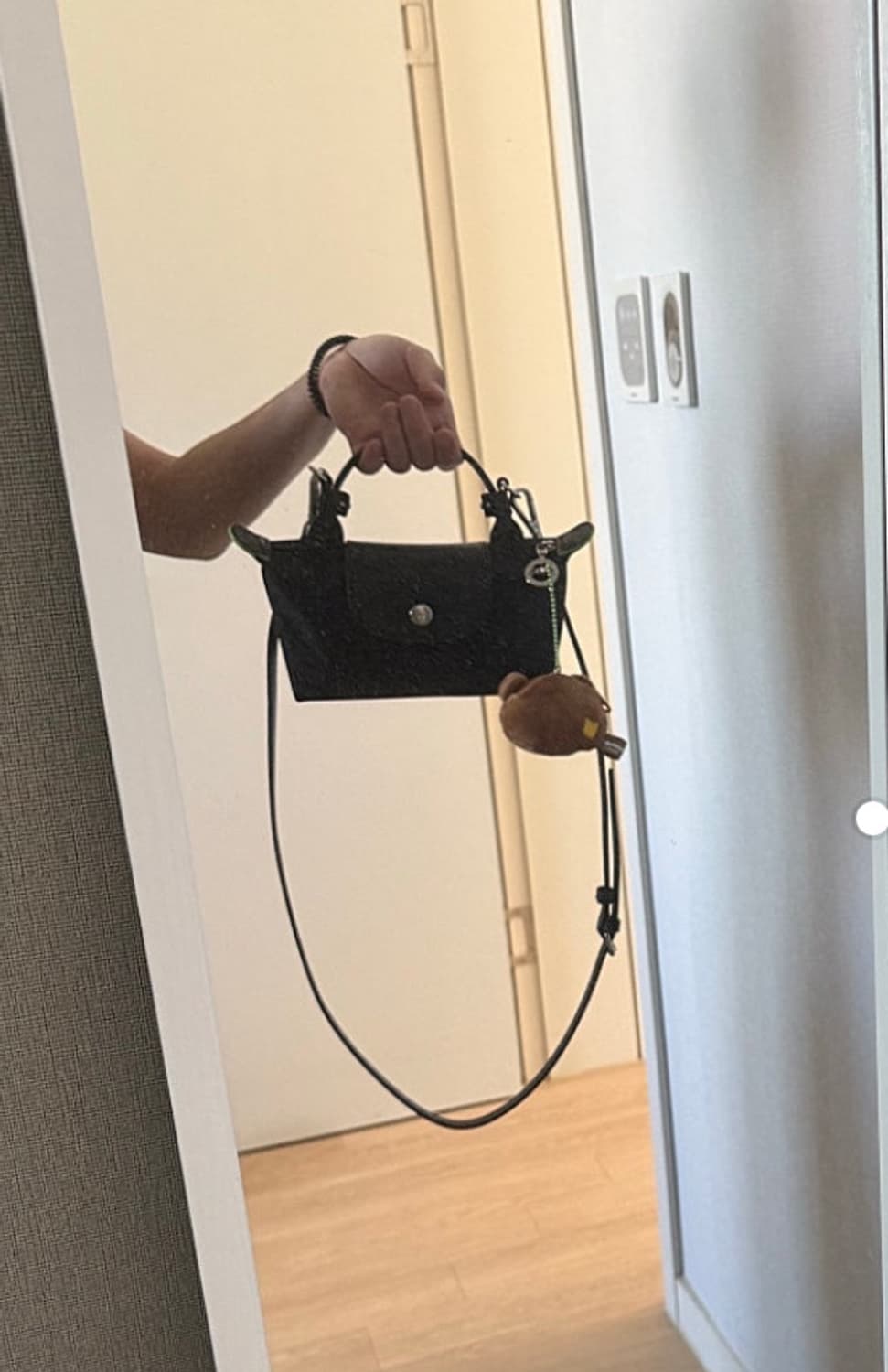 롱샴 르 플리아쥬 그린 핸들 파우치 블랙 상품이미지1