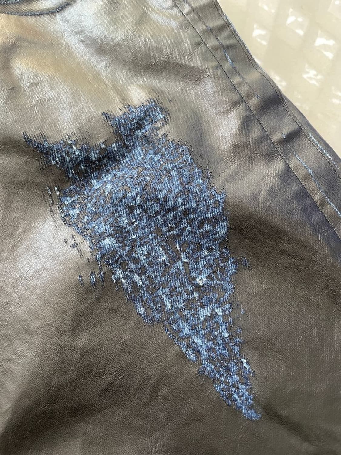 COATING DENIM 가죽 코팅 데님 채프스 팬츠 상품이미지3