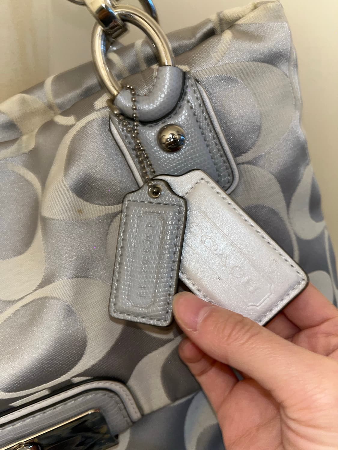 Coach White Silver Shoulder Bag 상품이미지6