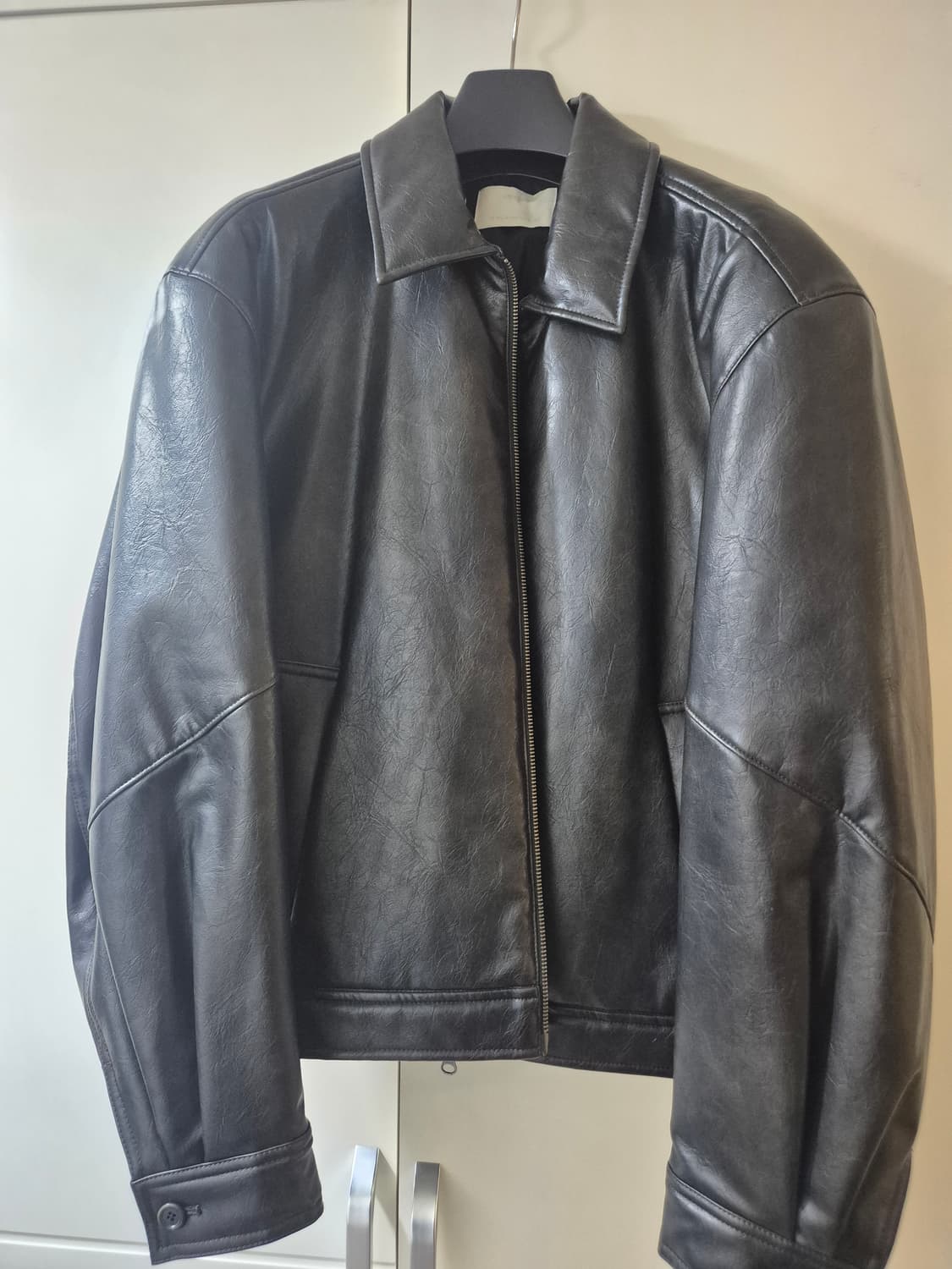 아모멘토 24fw 비건레더 블루종 상품이미지1