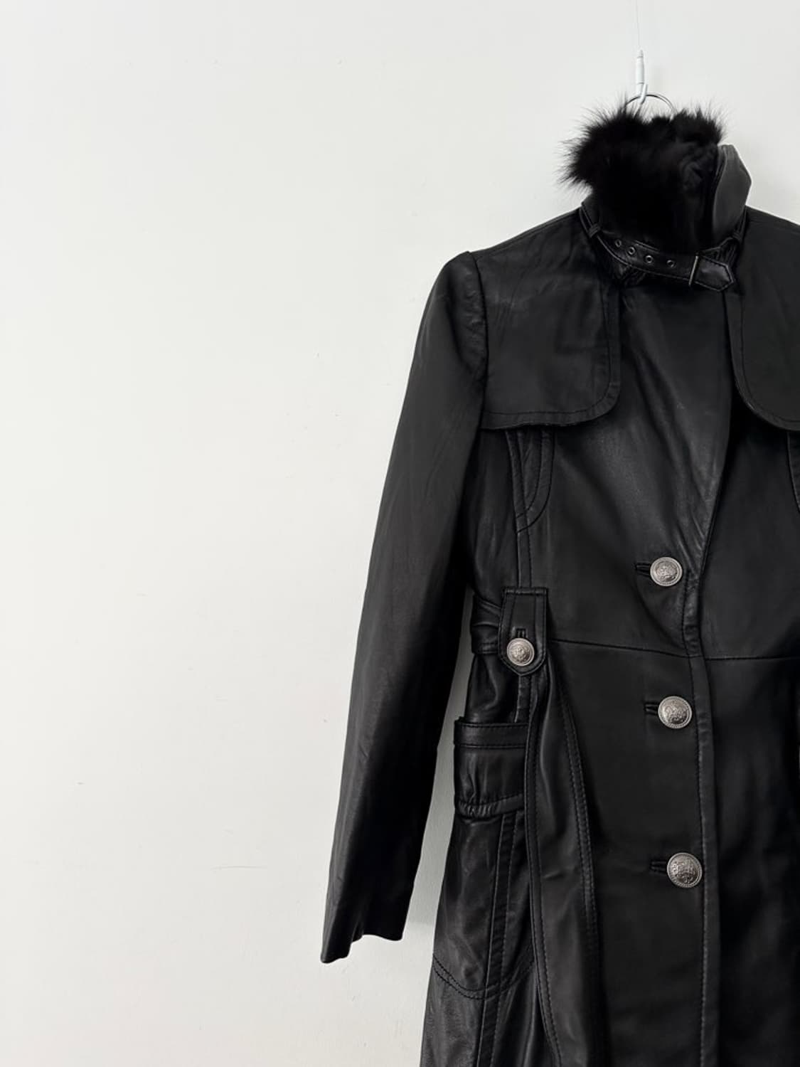 Leather buckle line fur jacket / black 상품이미지4