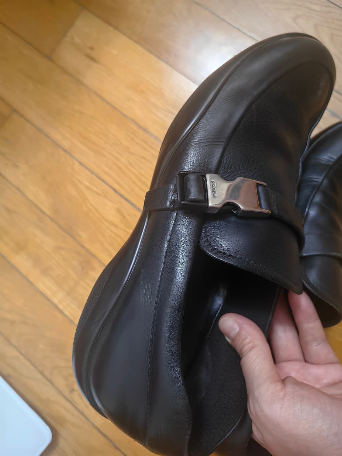 프라다 버클로퍼 상품이미지1