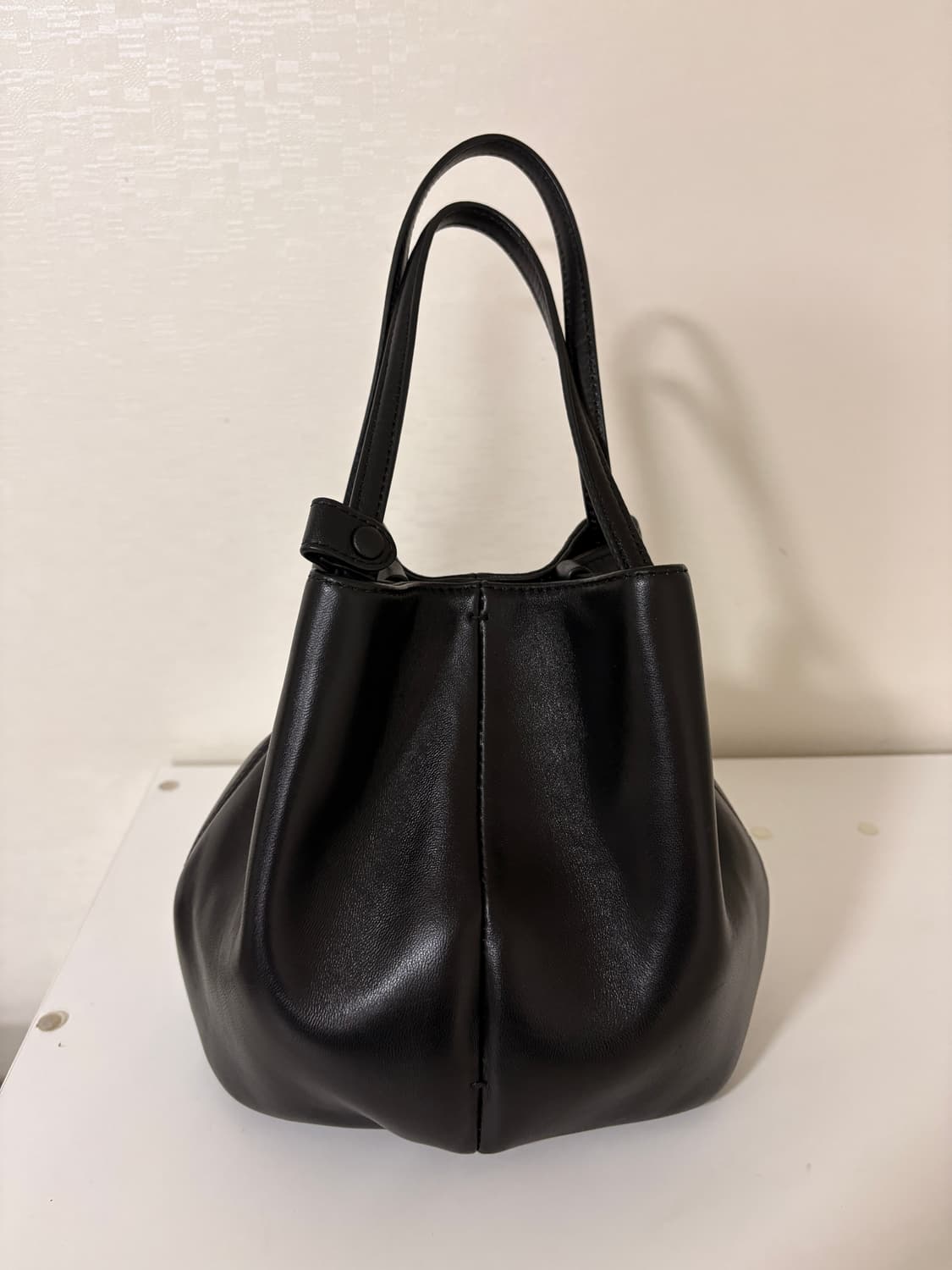 아뜰리에드루멘 봉발롱백 블랙 상품이미지1