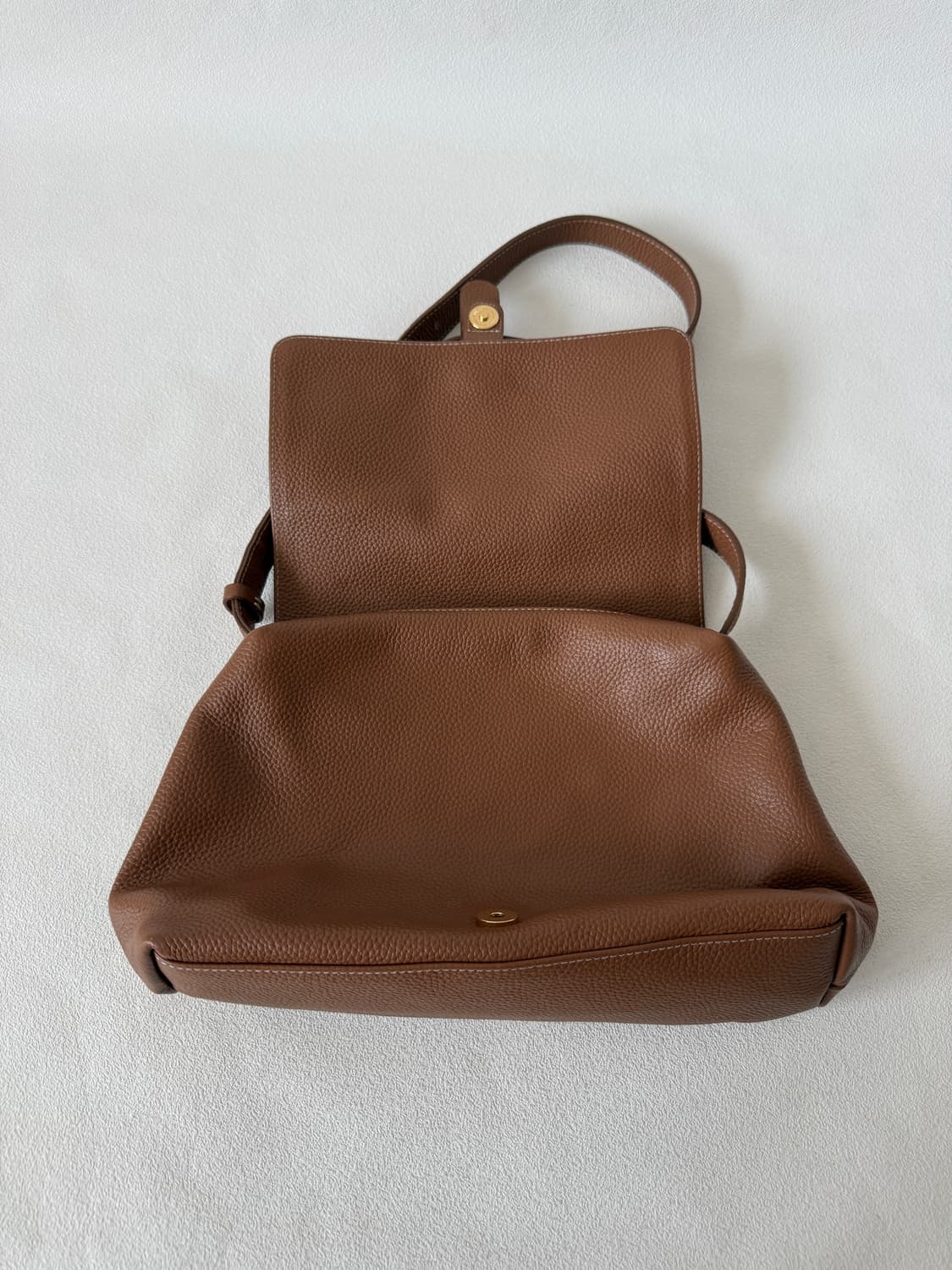 투에투아(TU ET TOI) 레더 크로스백 상품이미지7