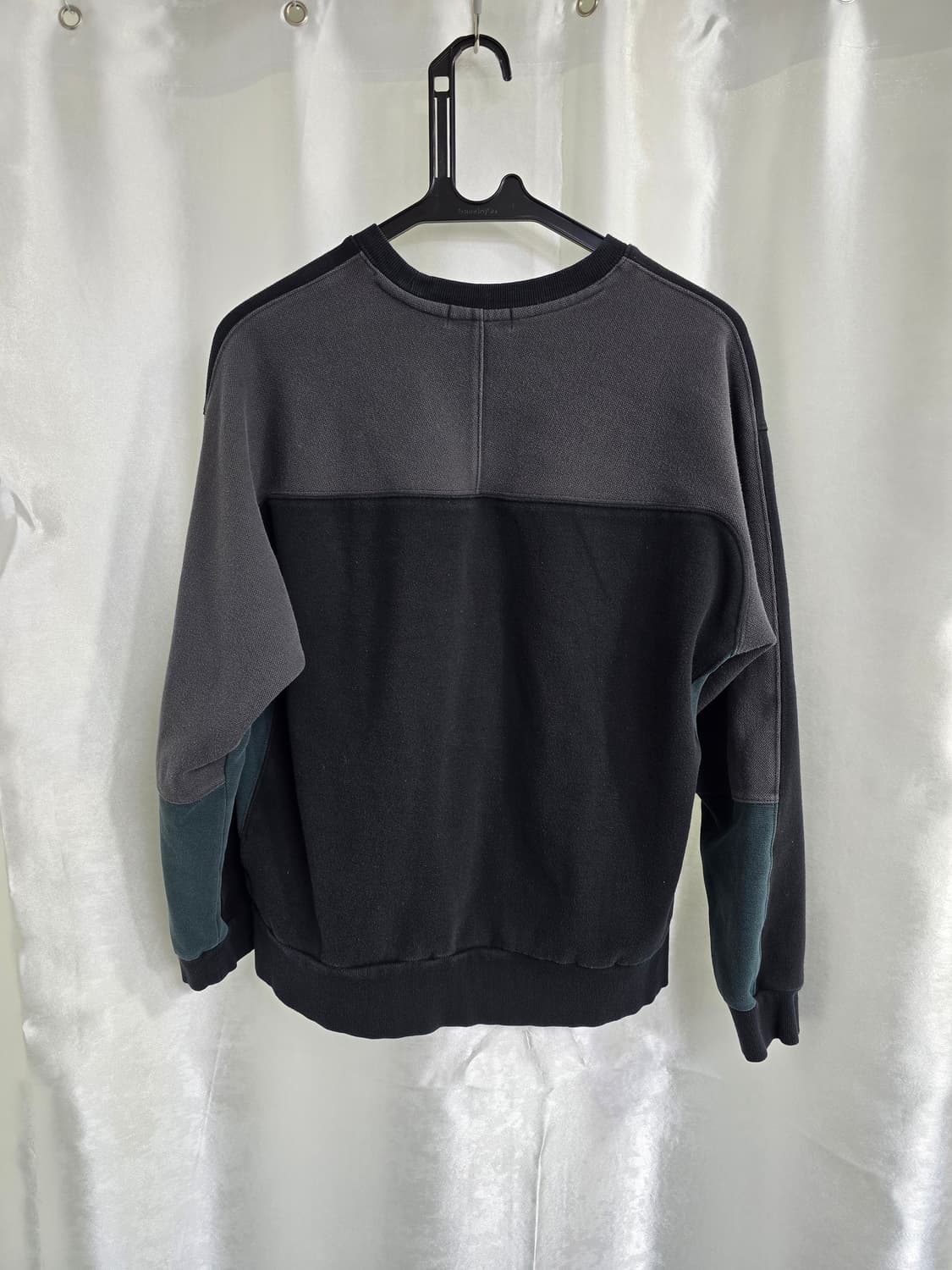 커스텀멜로우 블랙 배색 맨투맨 (1692) 상품이미지2