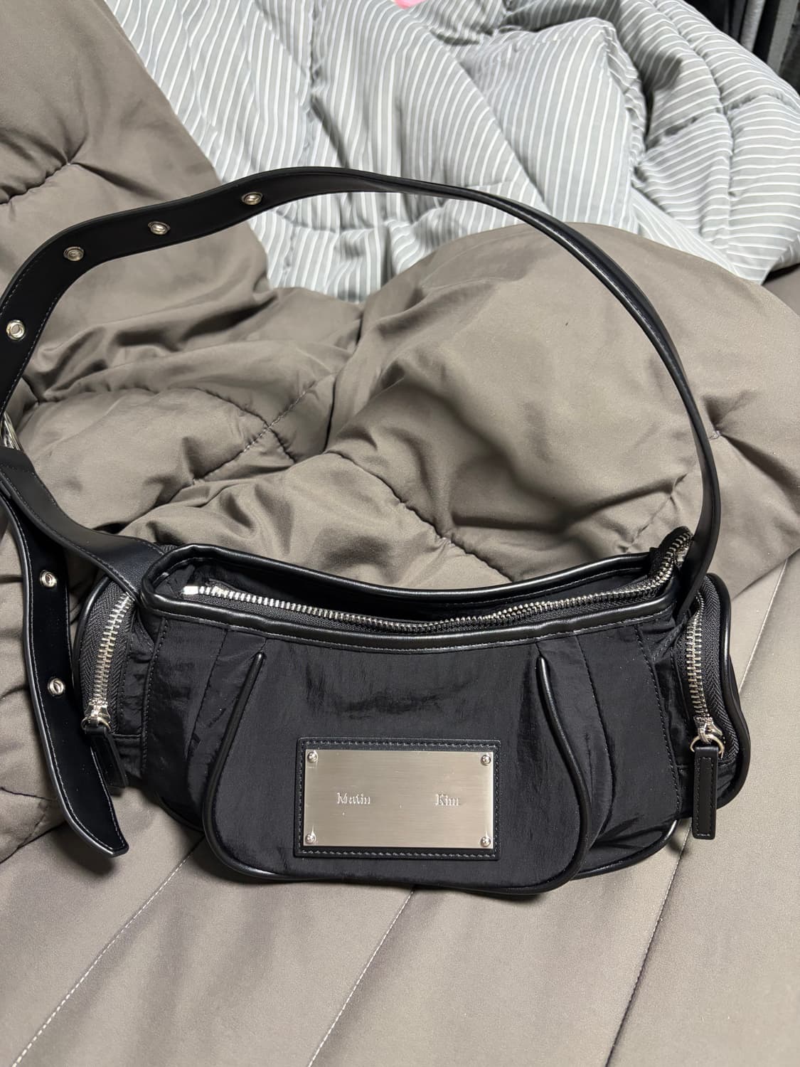 마뗑킴 마들렌 라운드백 블랙 상품이미지1