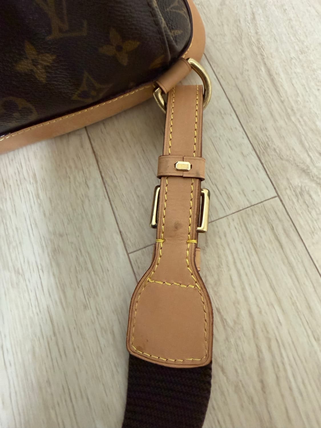 루이비통 모노그램 몽수리 백팩 MM 팝니다. 상품이미지7
