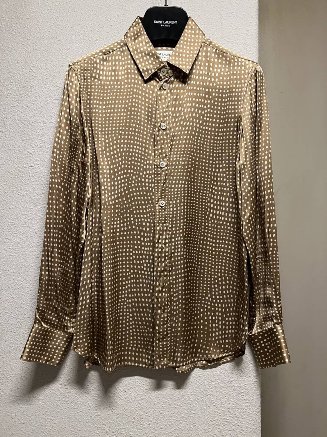 [강동원님 착용] 생로랑 21ss 폴카닷 베이지 실크 셔츠 상품이미지9