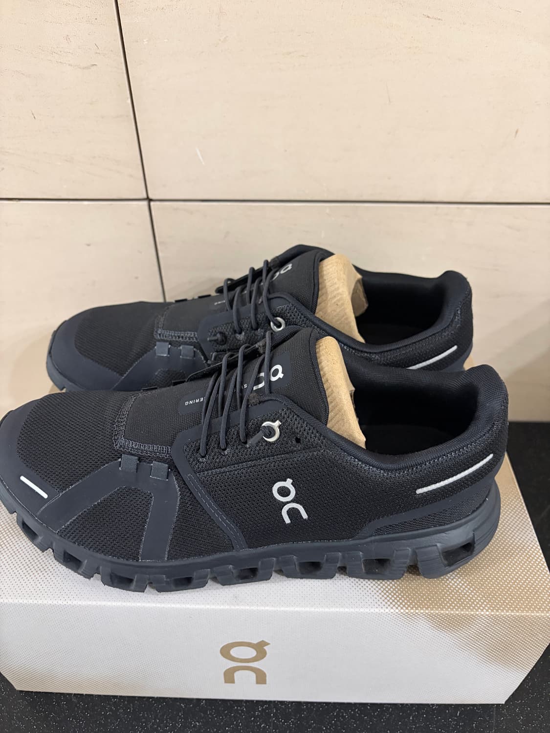 온러닝 클라우드 6 블랙 255 US 8.5 상품이미지9