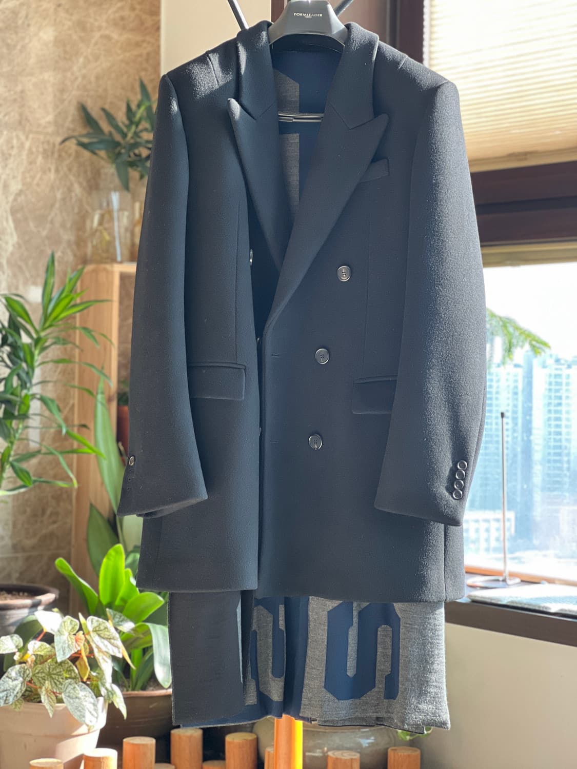 준지 16FW 컬렉션 코트 블랙 50 사이즈 (머플러 디테일) 상품이미지1