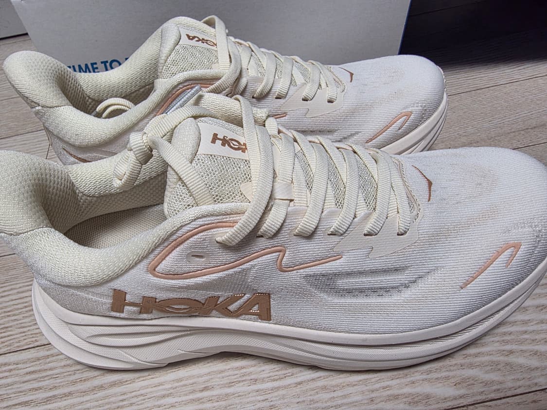 호카 클리프톤10 베이지색 런닝화 상품이미지4