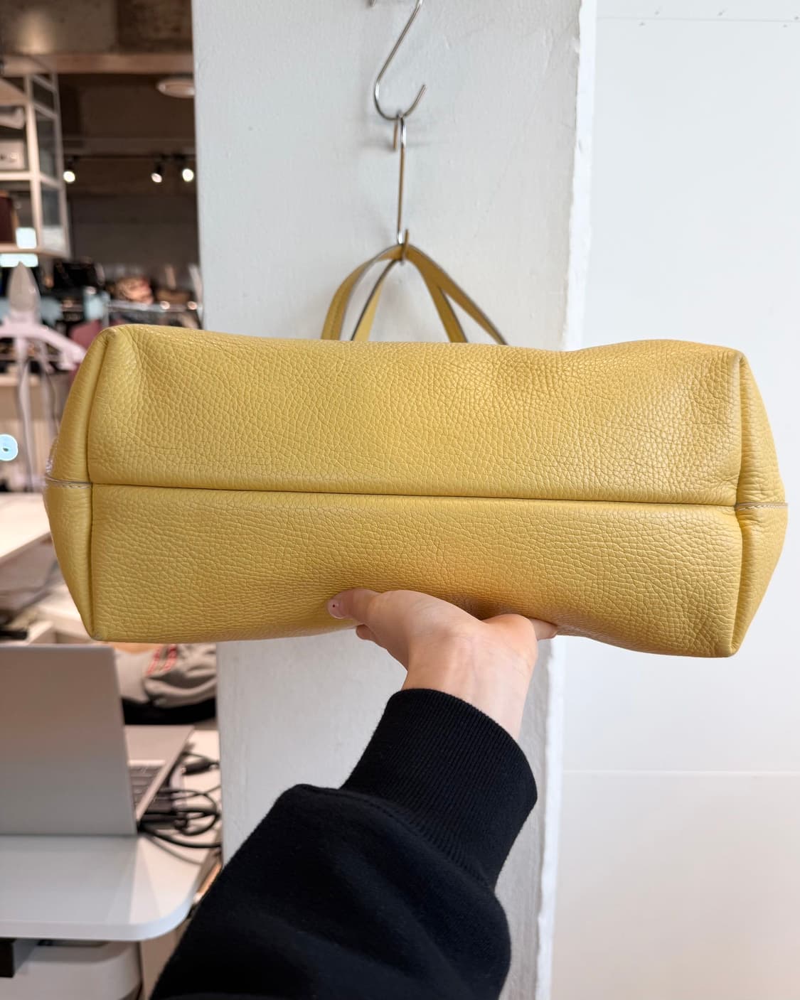 살바토레 페라가모 옐로우 간치니 레더 토트백  상품이미지6