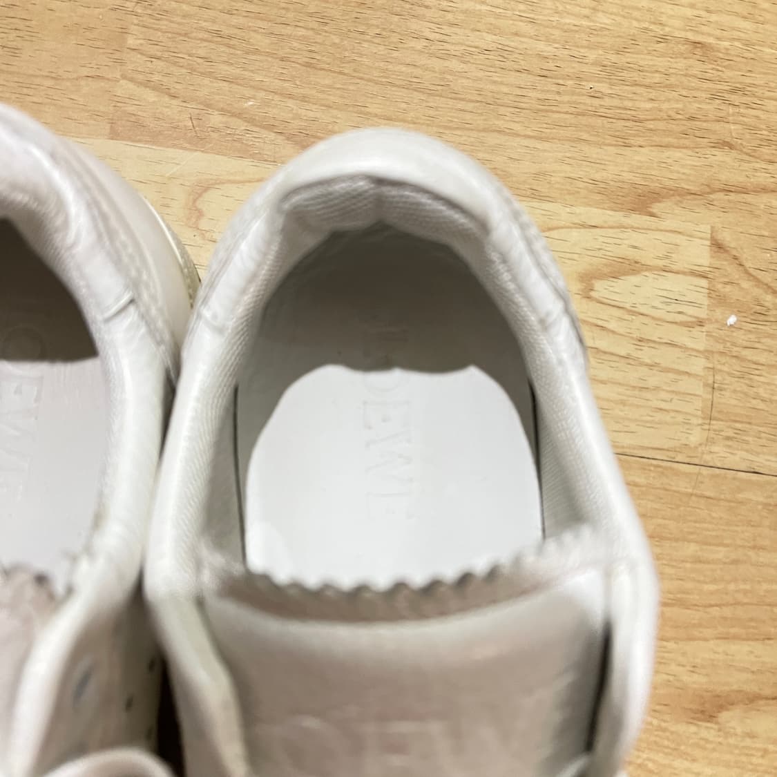 (240mm) 로에베 풀 그레인 가죽 스니커즈 EU38 상품이미지3