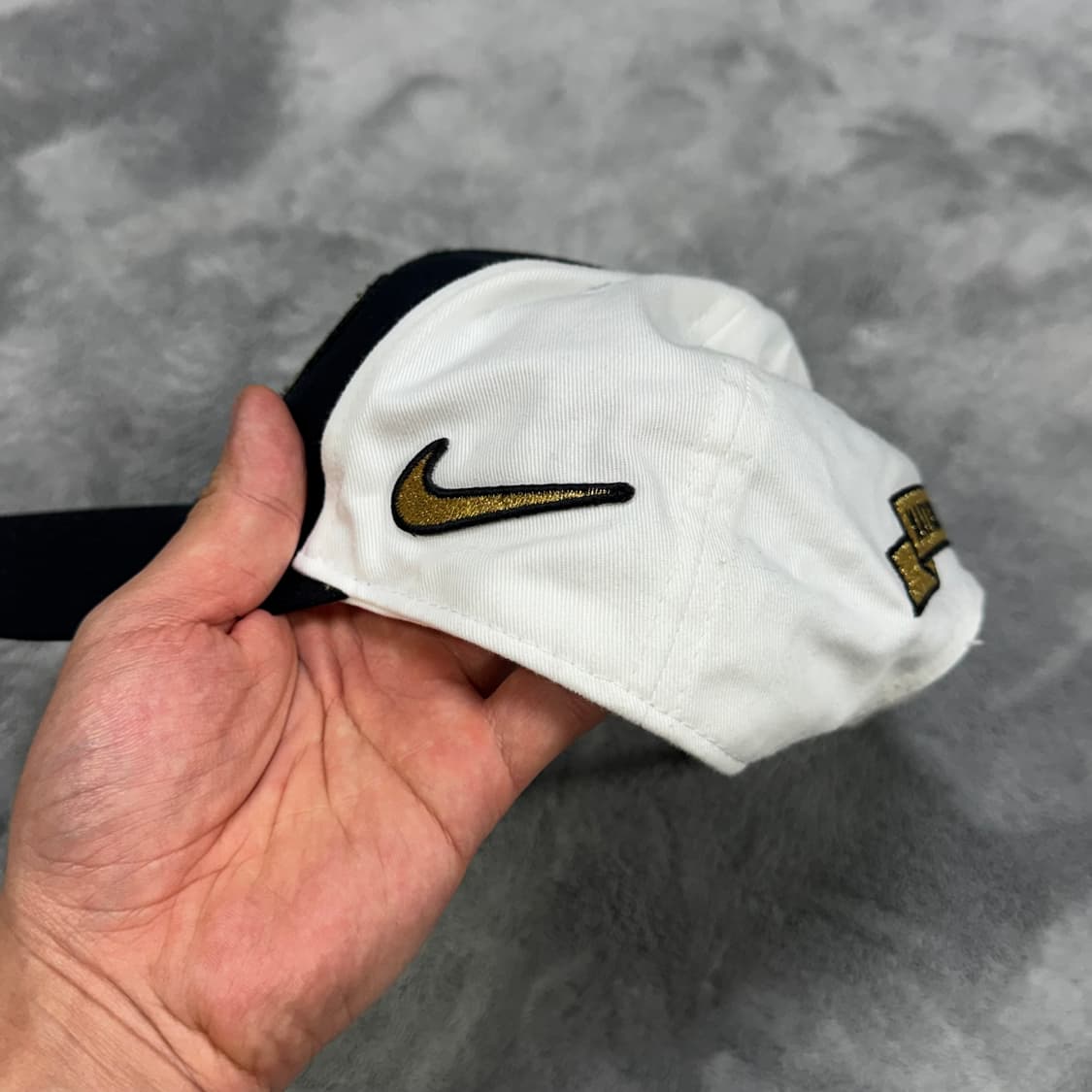 나이키 NCAA 코네티컷대 챔피언 기념 모자 상품이미지2