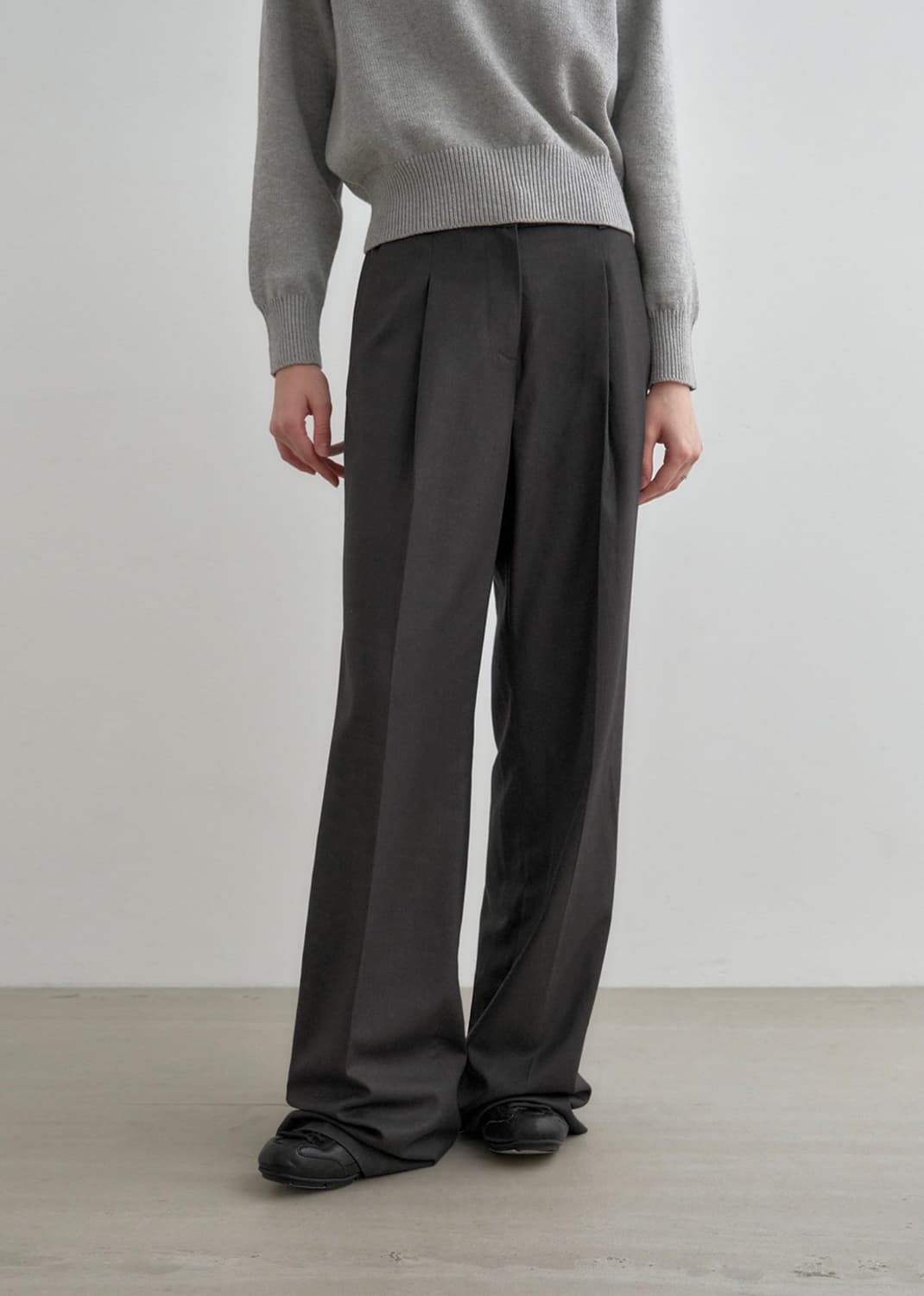 [새상품]몽돌 원턱 와이드 슬랙스 차콜 상품이미지1