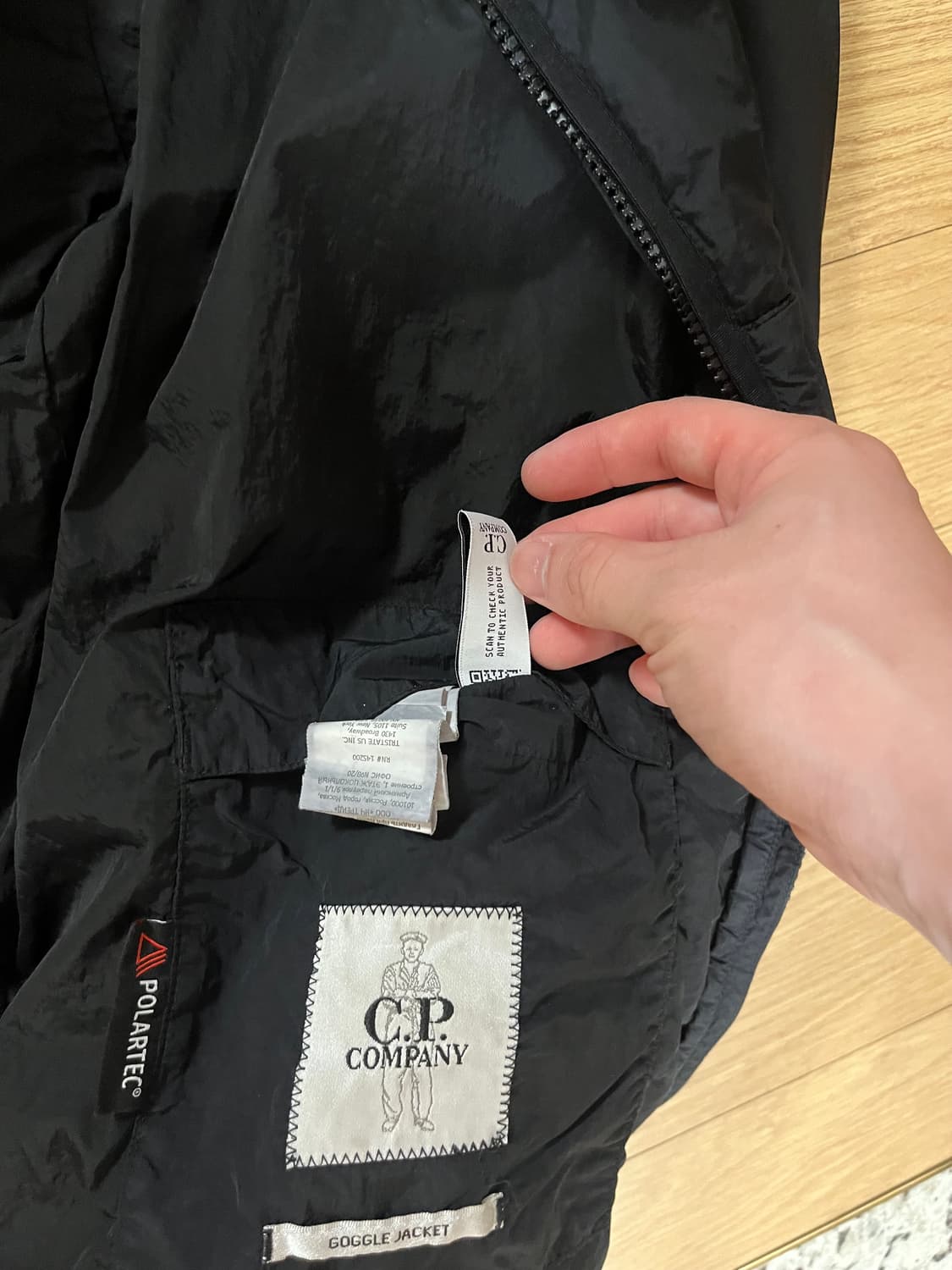 cp컴퍼니 고글 바람막이 48 사이즈  상품이미지3