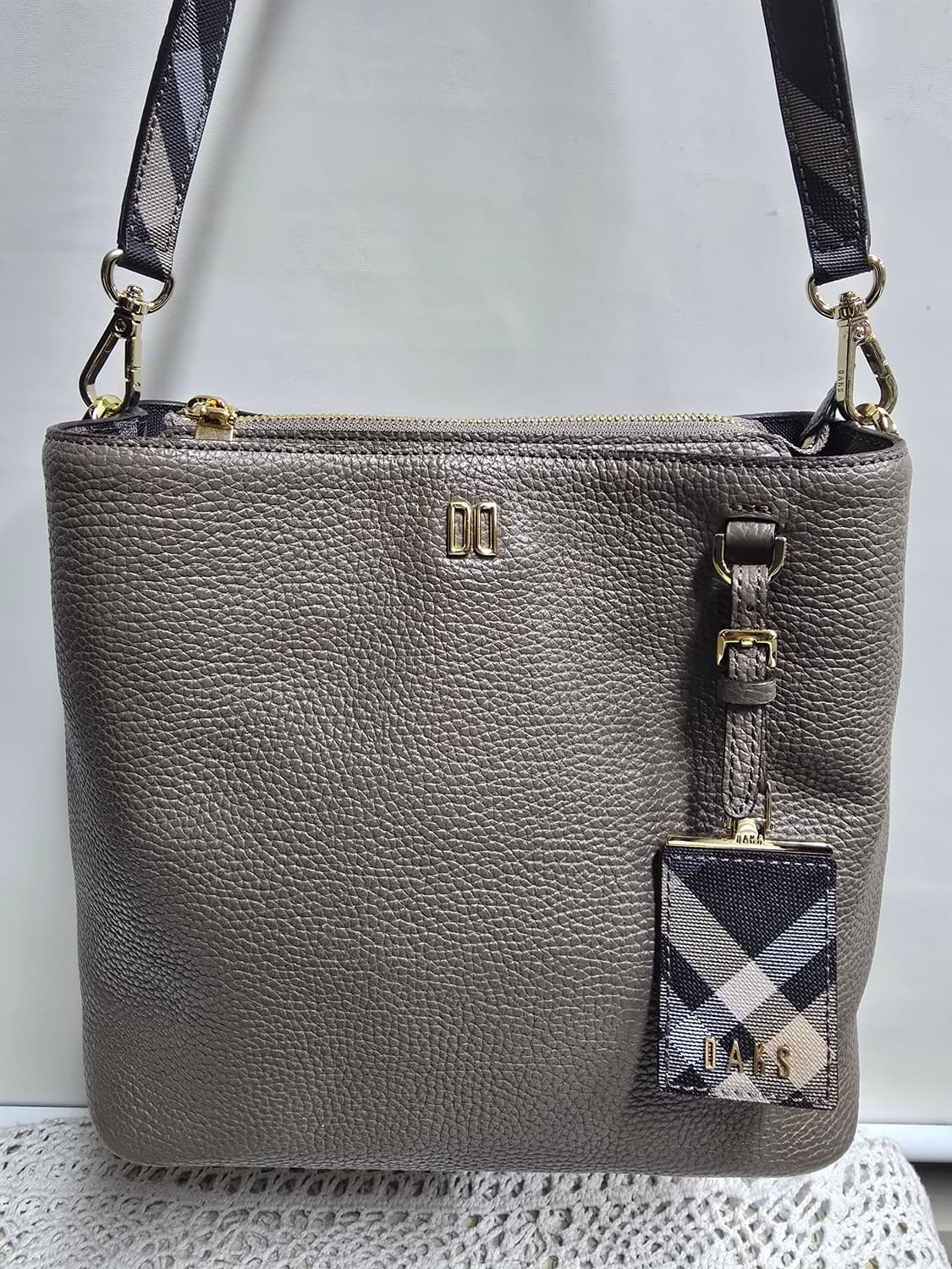 닥스 체크 장식 숄더백 상품이미지3