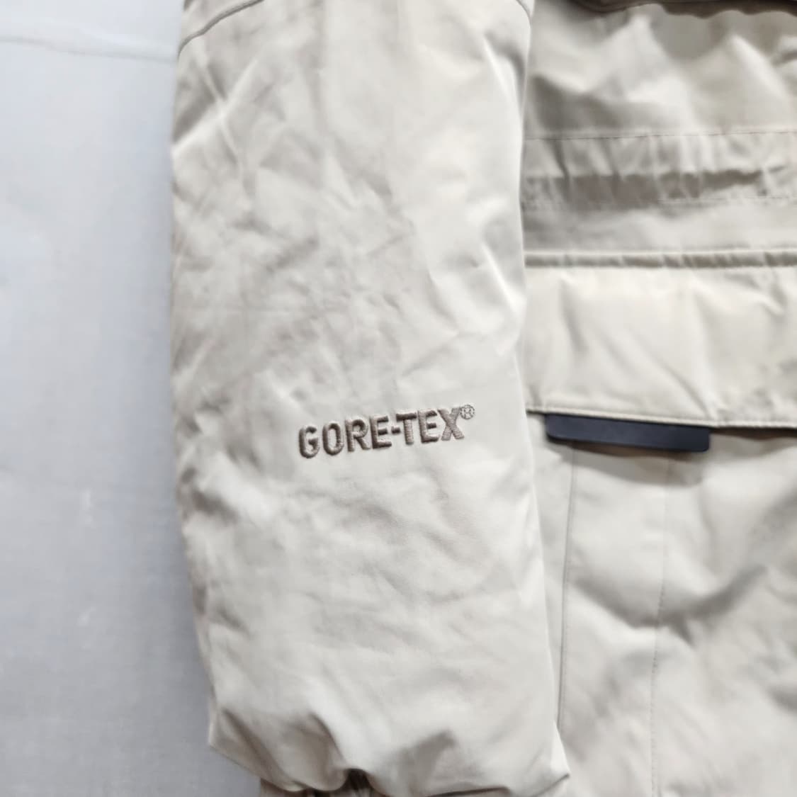 블랙야크 고어텍스 구스다운 라쿤후드 투웨이패딩 85(M) 상품이미지3