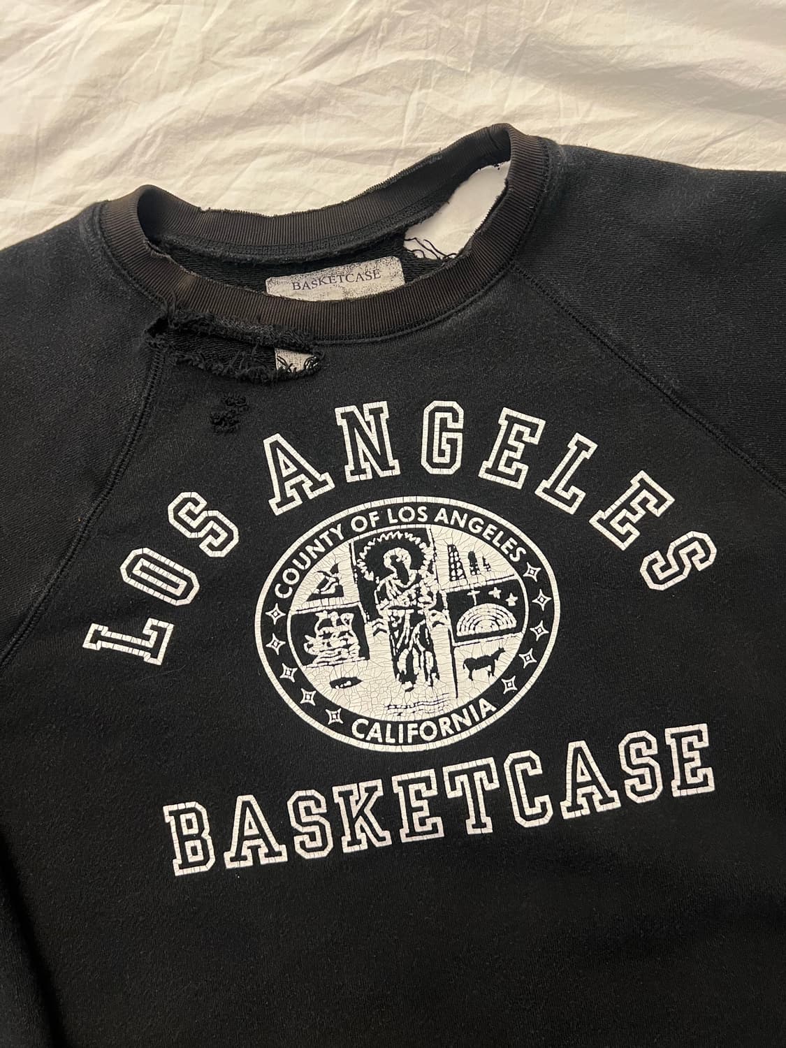 basketcase gallery 팝업 익스클루시브 맨투맨 크루넥 블랙 상품이미지2