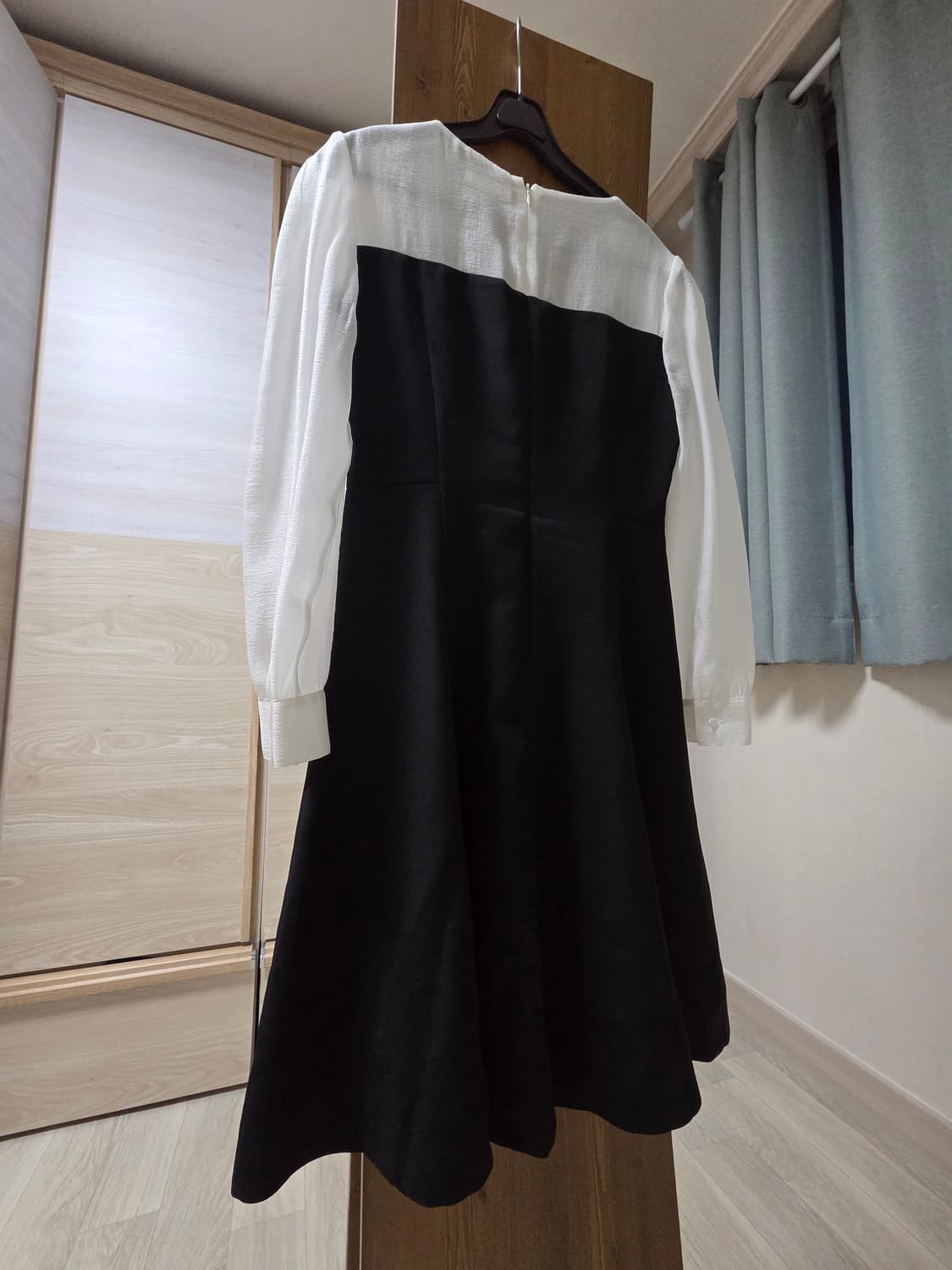 잇미샤 하트넥 플레어 원피스 블랙 상품이미지4